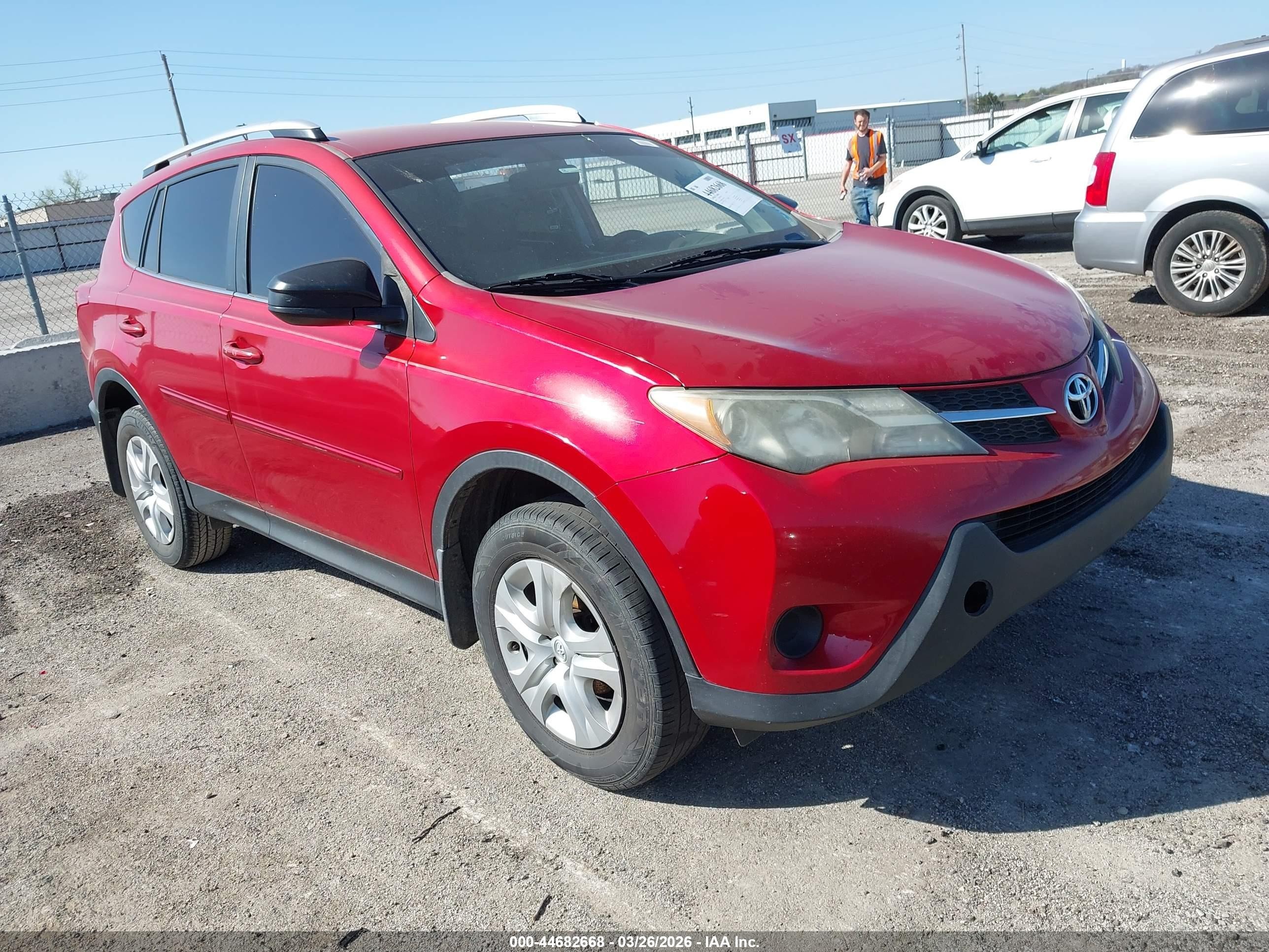 2015 Toyota Rav4 Le Maroon vin: JTMZFREV3FJ052305