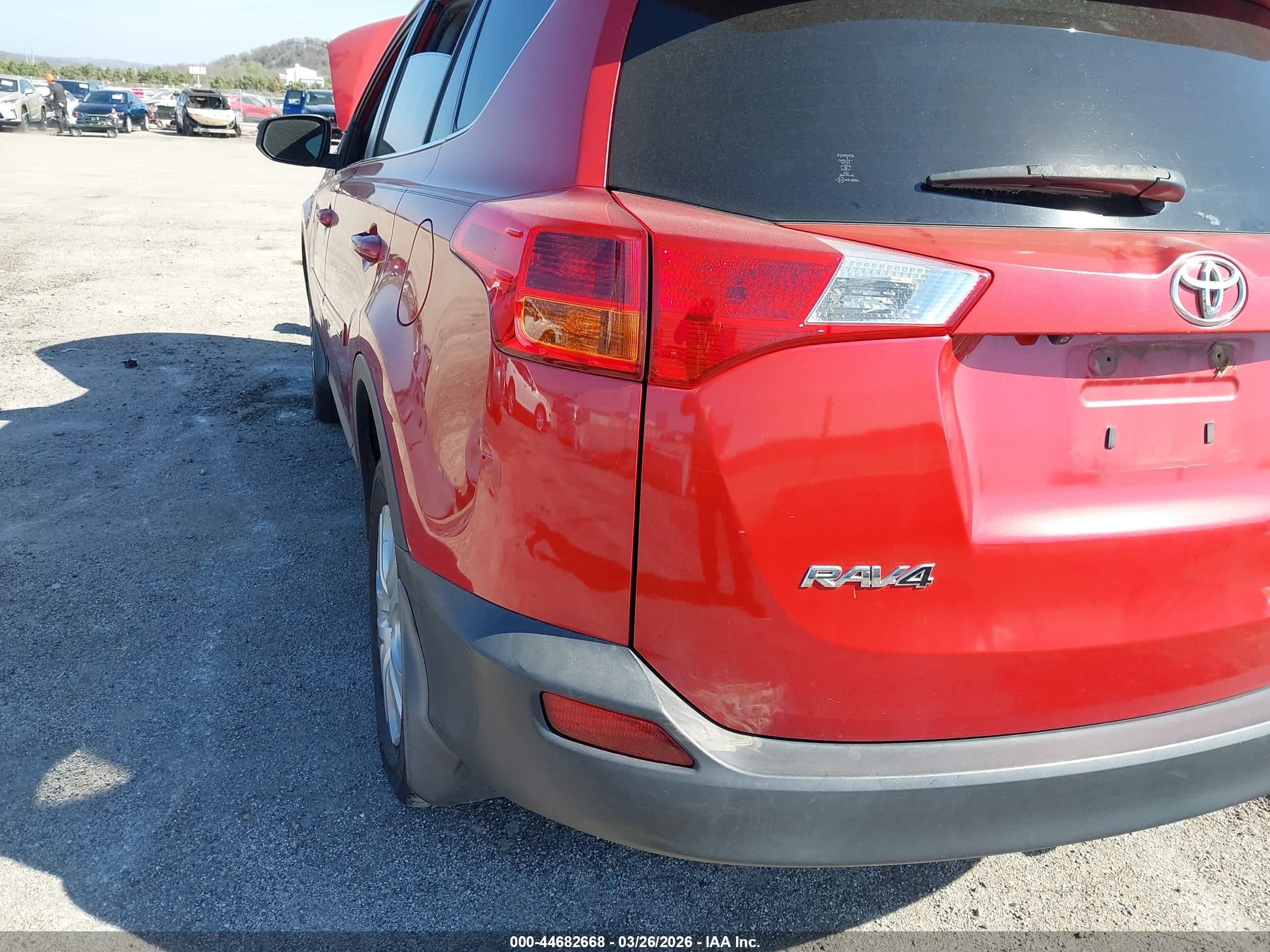 2015 Toyota Rav4 Le Maroon vin: JTMZFREV3FJ052305