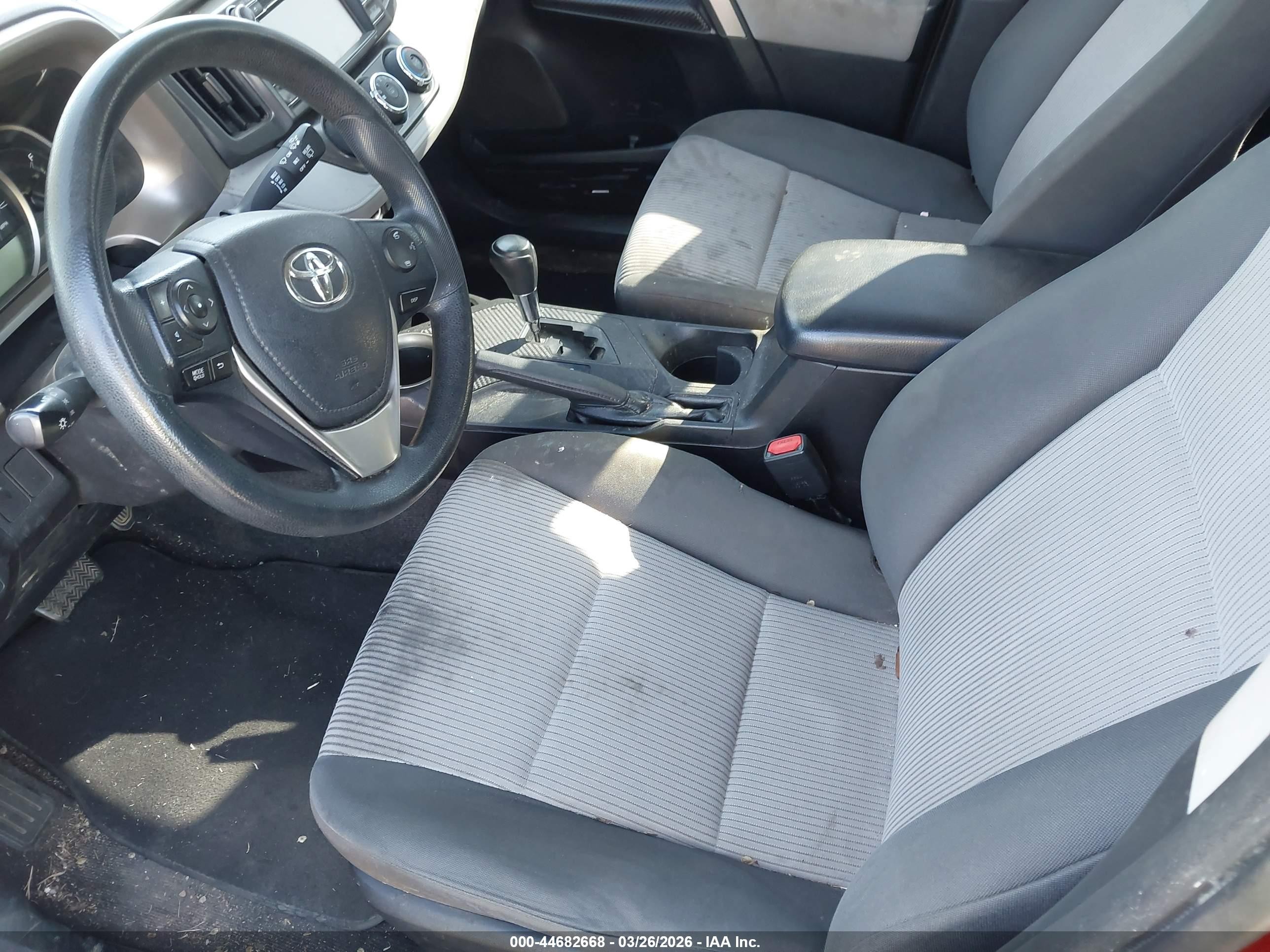 2015 Toyota Rav4 Le Maroon vin: JTMZFREV3FJ052305