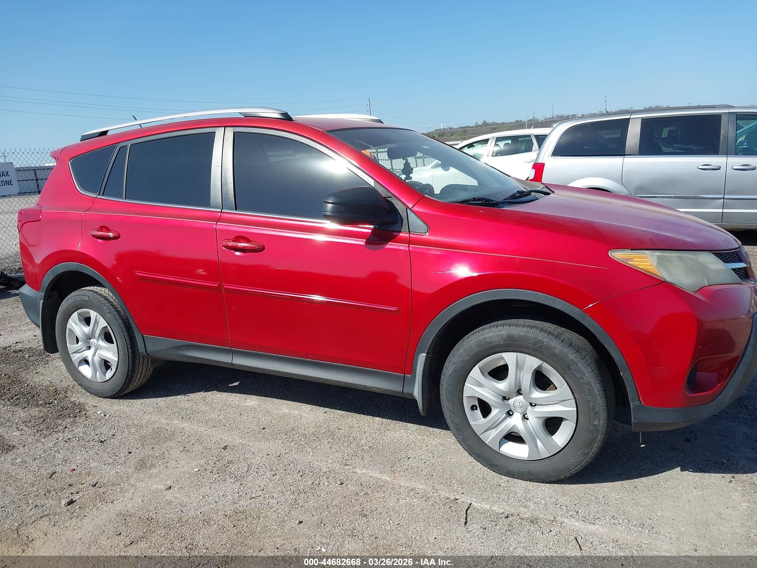 2015 Toyota Rav4 Le Maroon vin: JTMZFREV3FJ052305