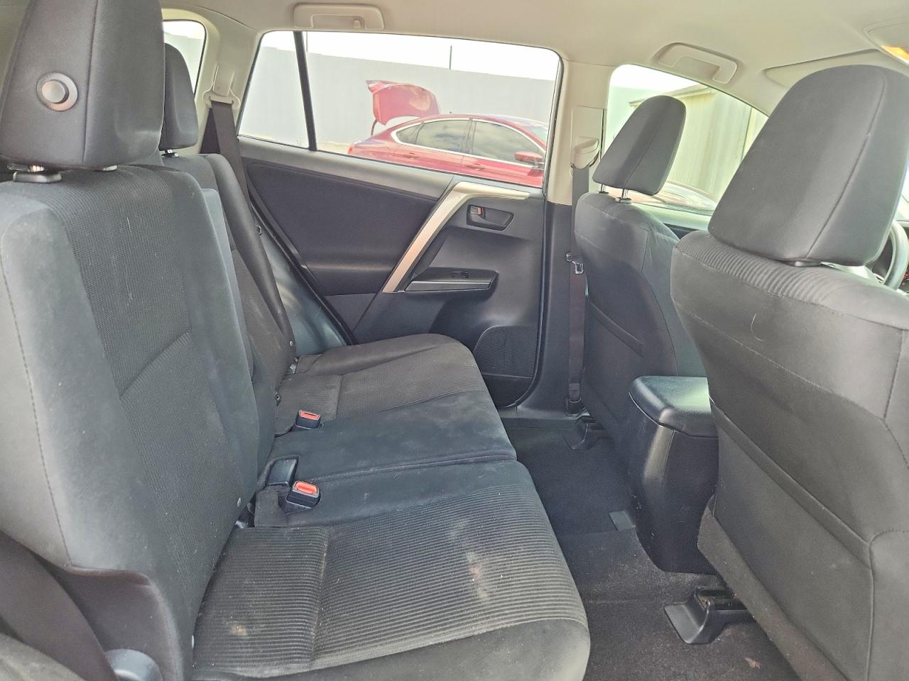 2016 Toyota Rav4 Le White vin: JTMZFREV3GJ100516