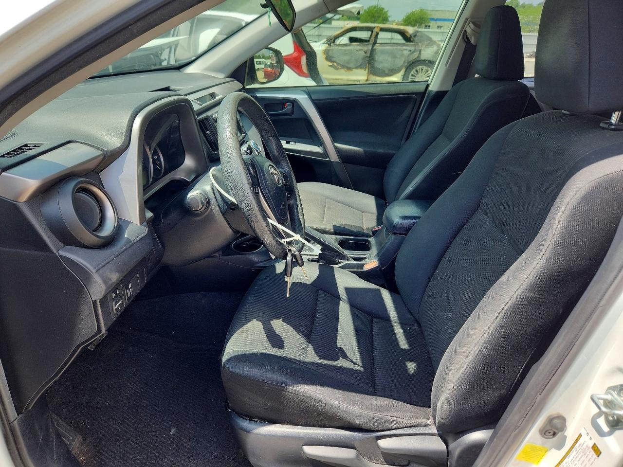 2016 Toyota Rav4 Le White vin: JTMZFREV3GJ100516