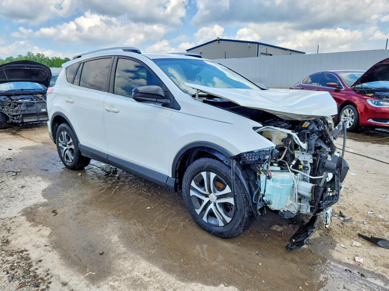 2016 Toyota Rav4 Le White vin: JTMZFREV3GJ100516