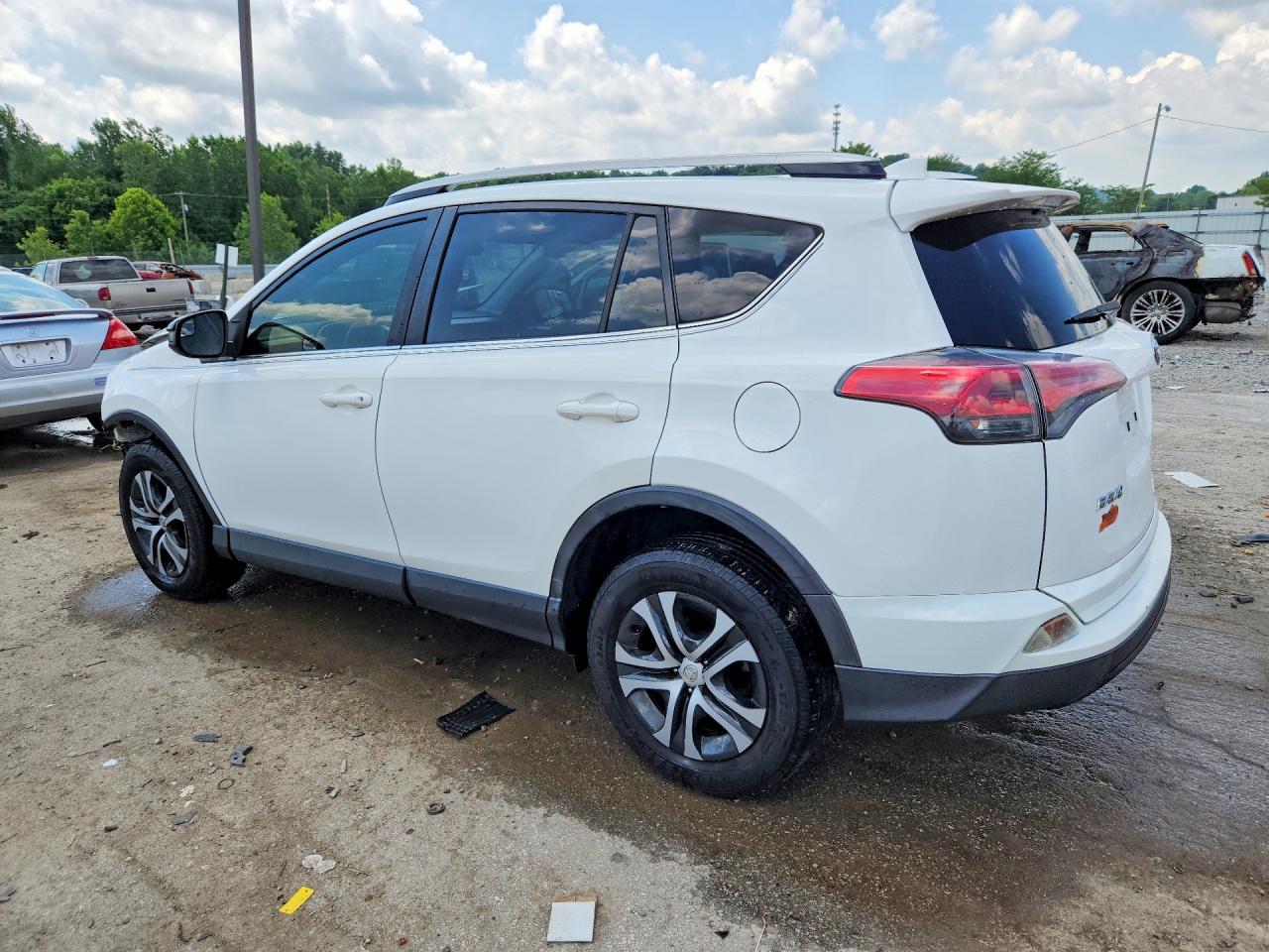 2016 Toyota Rav4 Le White vin: JTMZFREV3GJ100516