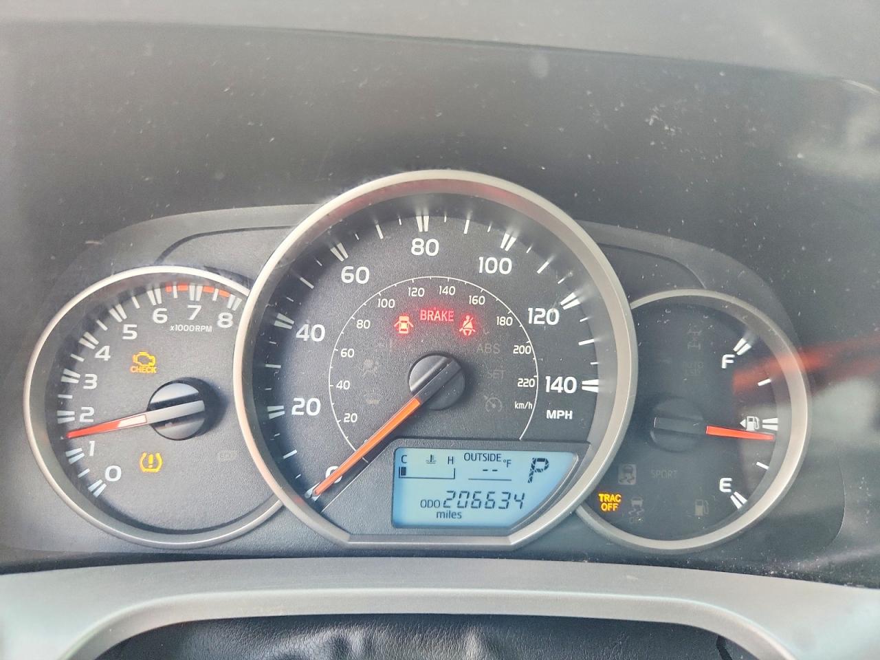 2016 Toyota Rav4 Le White vin: JTMZFREV3GJ100516