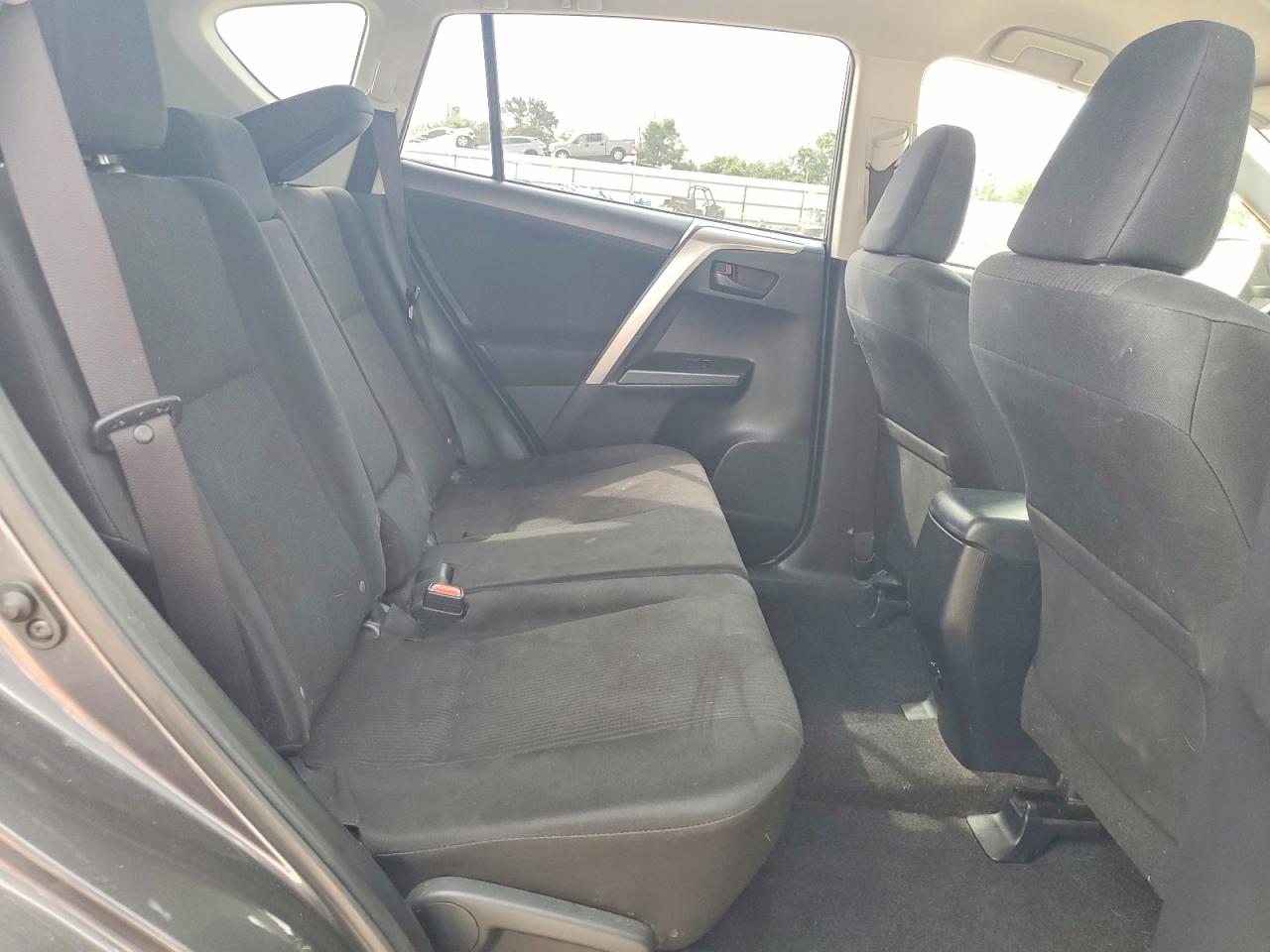 2017 Toyota Rav4 Le Gray vin: JTMZFREV3HJ104180