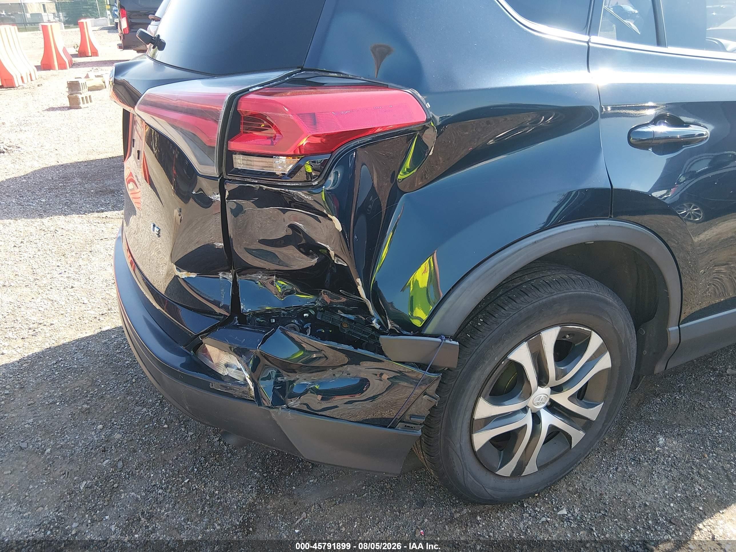 2017 Toyota Rav4 Le Blue vin: JTMZFREV3HJ717285