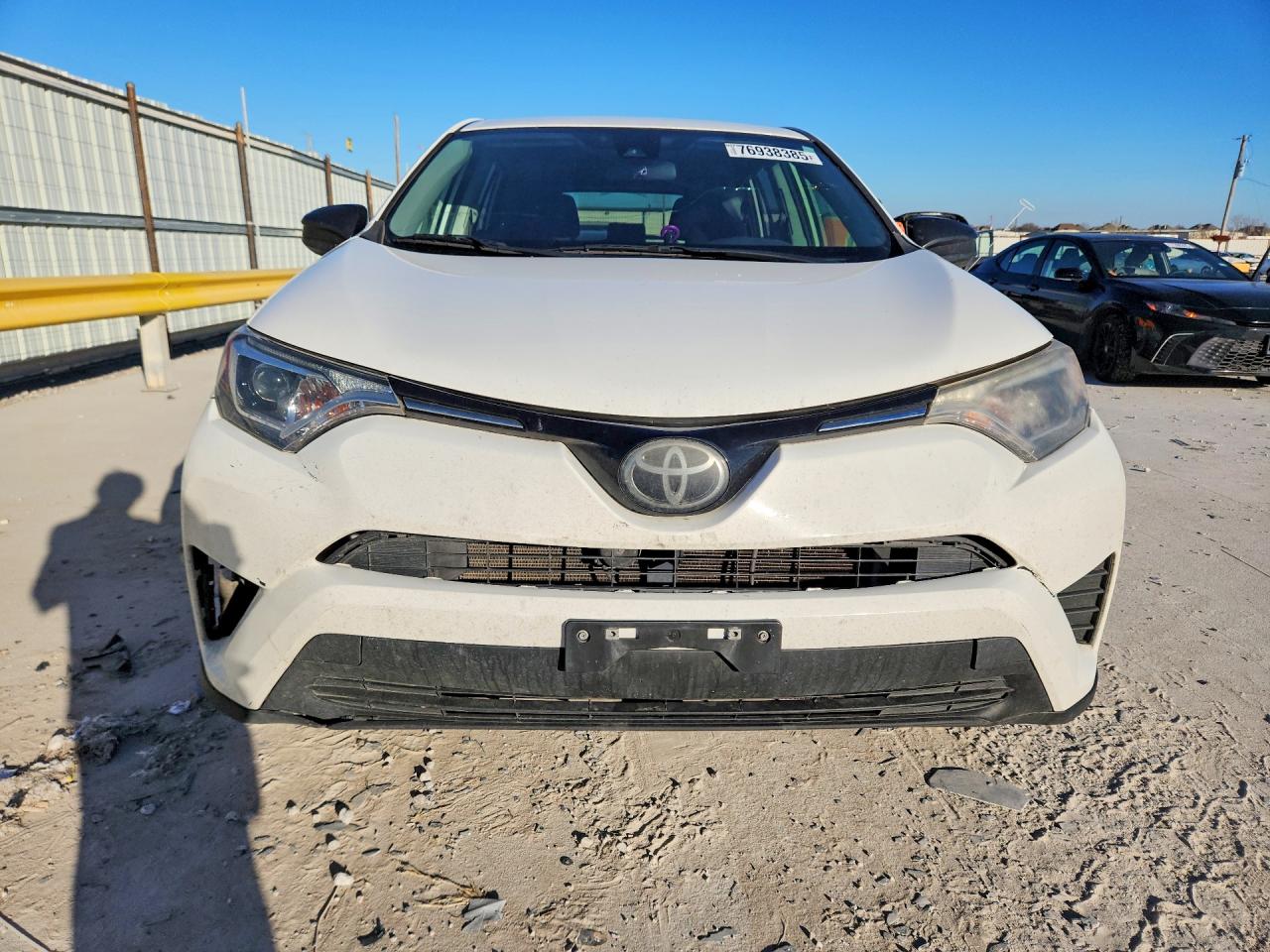 2018 Toyota Rav4 Le White vin: JTMZFREV3JJ734206