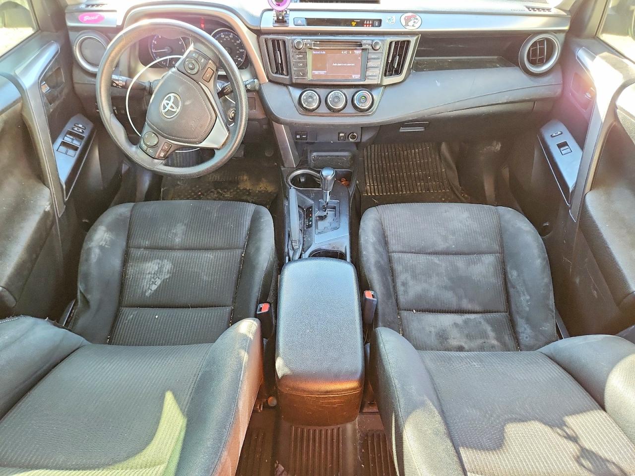 2018 Toyota Rav4 Le White vin: JTMZFREV3JJ734206