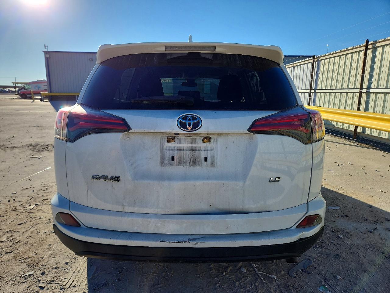 2018 Toyota Rav4 Le White vin: JTMZFREV3JJ734206