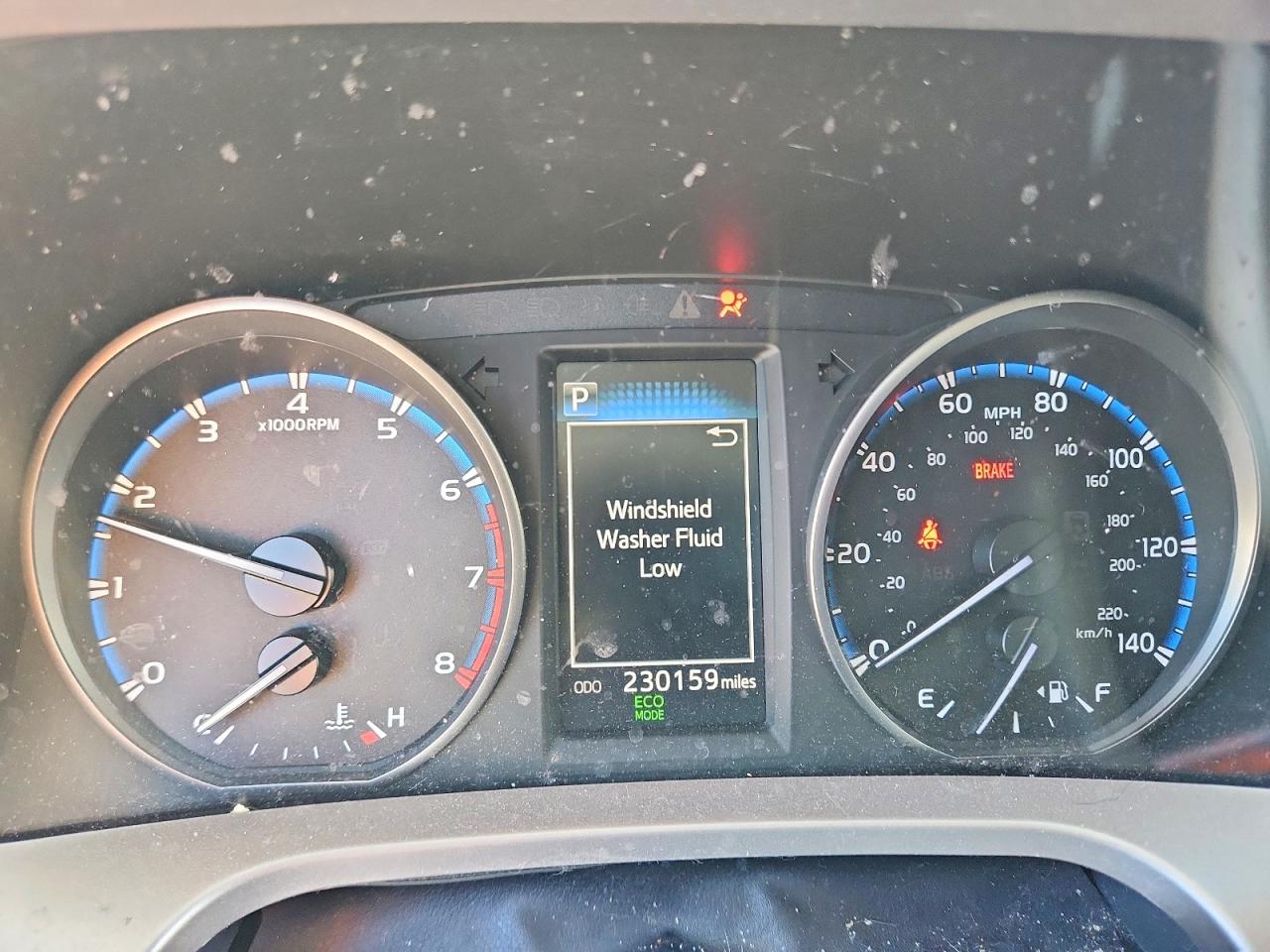 2018 Toyota Rav4 Le White vin: JTMZFREV3JJ734206