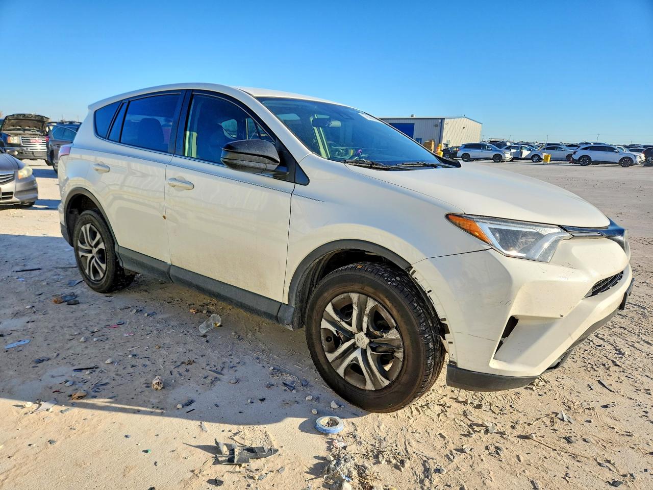2018 Toyota Rav4 Le White vin: JTMZFREV3JJ734206