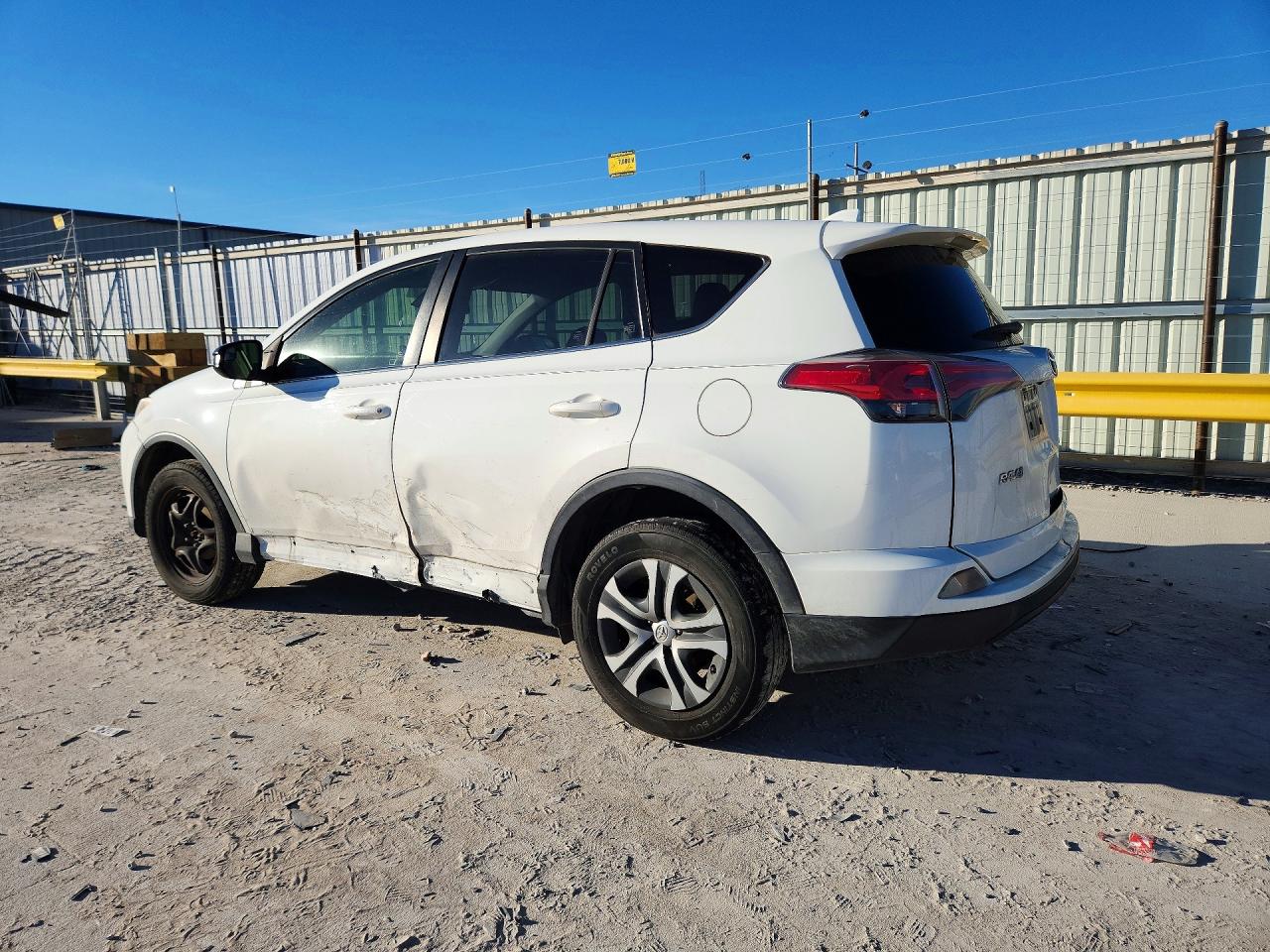 2018 Toyota Rav4 Le White vin: JTMZFREV3JJ734206