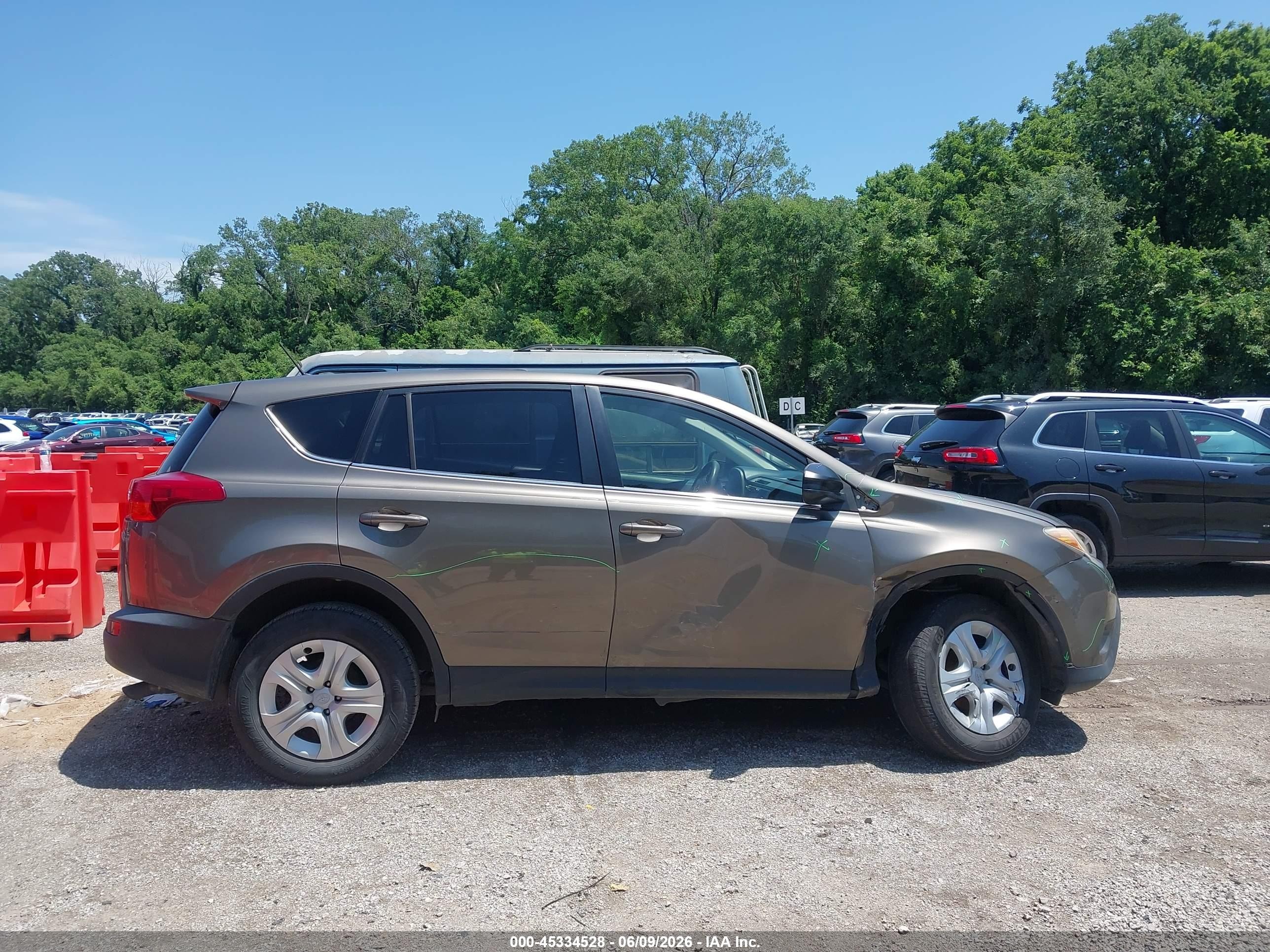 2014 Toyota Rav4 Le Gray vin: JTMZFREV4ED040435