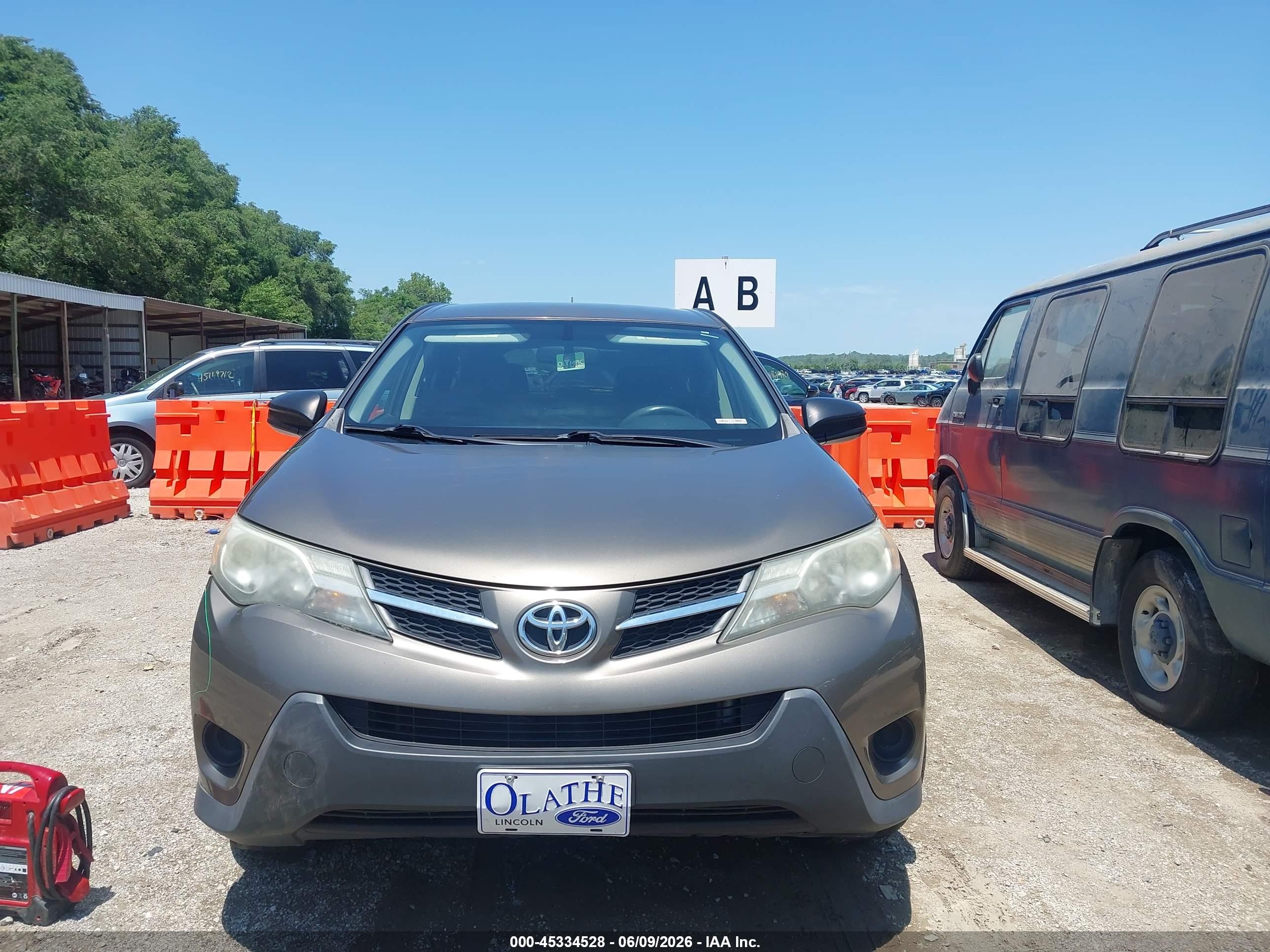 2014 Toyota Rav4 Le Gray vin: JTMZFREV4ED040435