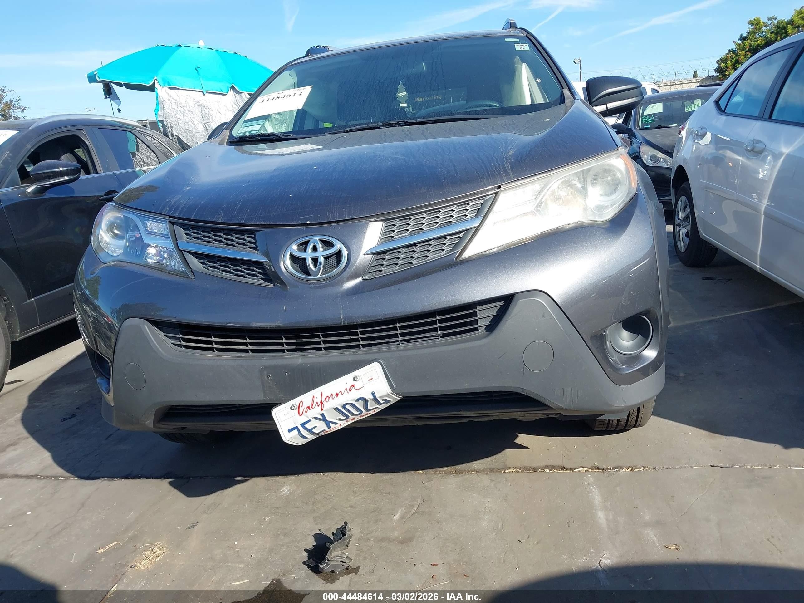 2014 Toyota Rav4 Le Серый vin: JTMZFREV4EJ006710