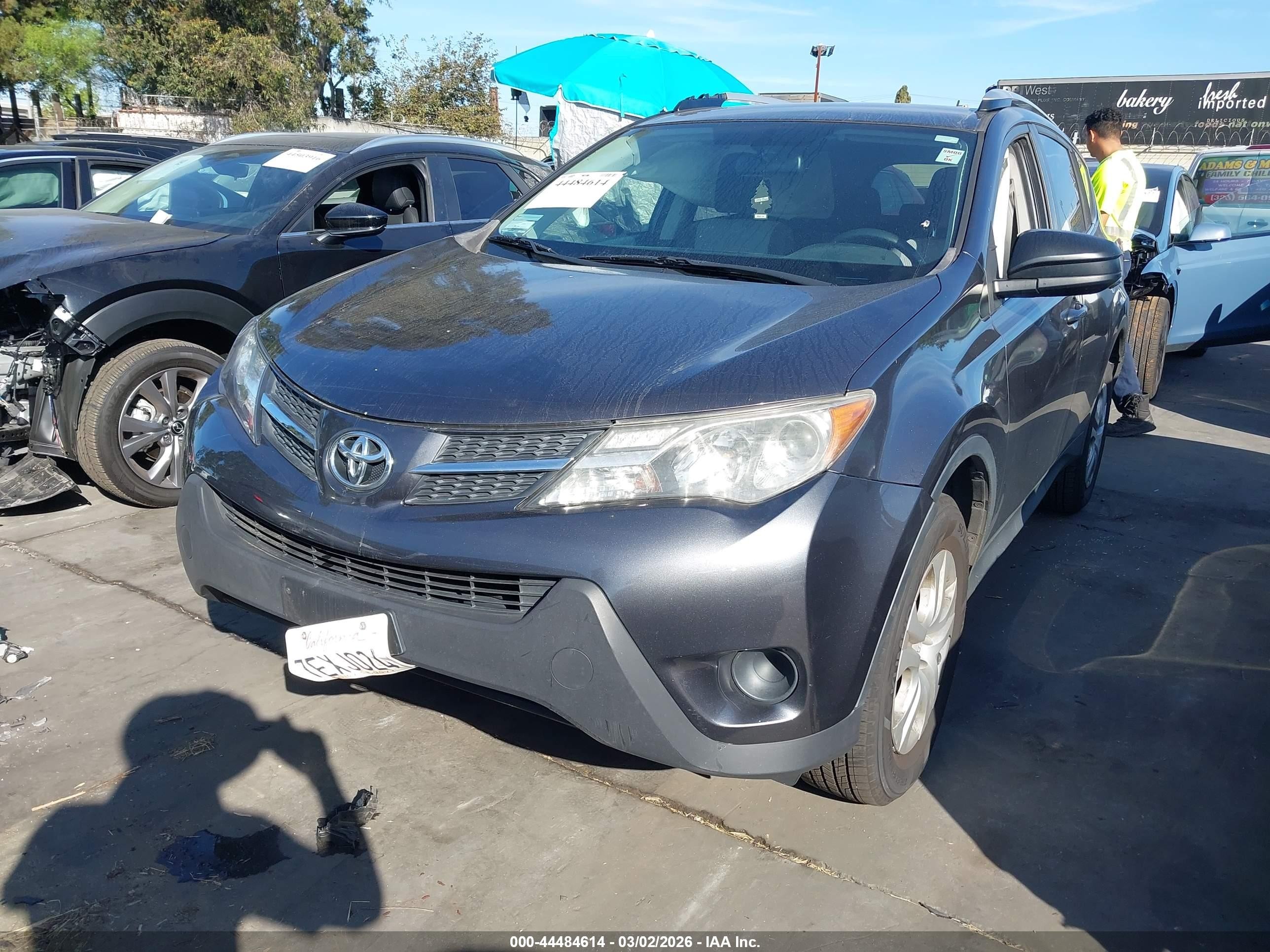 2014 Toyota Rav4 Le Серый vin: JTMZFREV4EJ006710