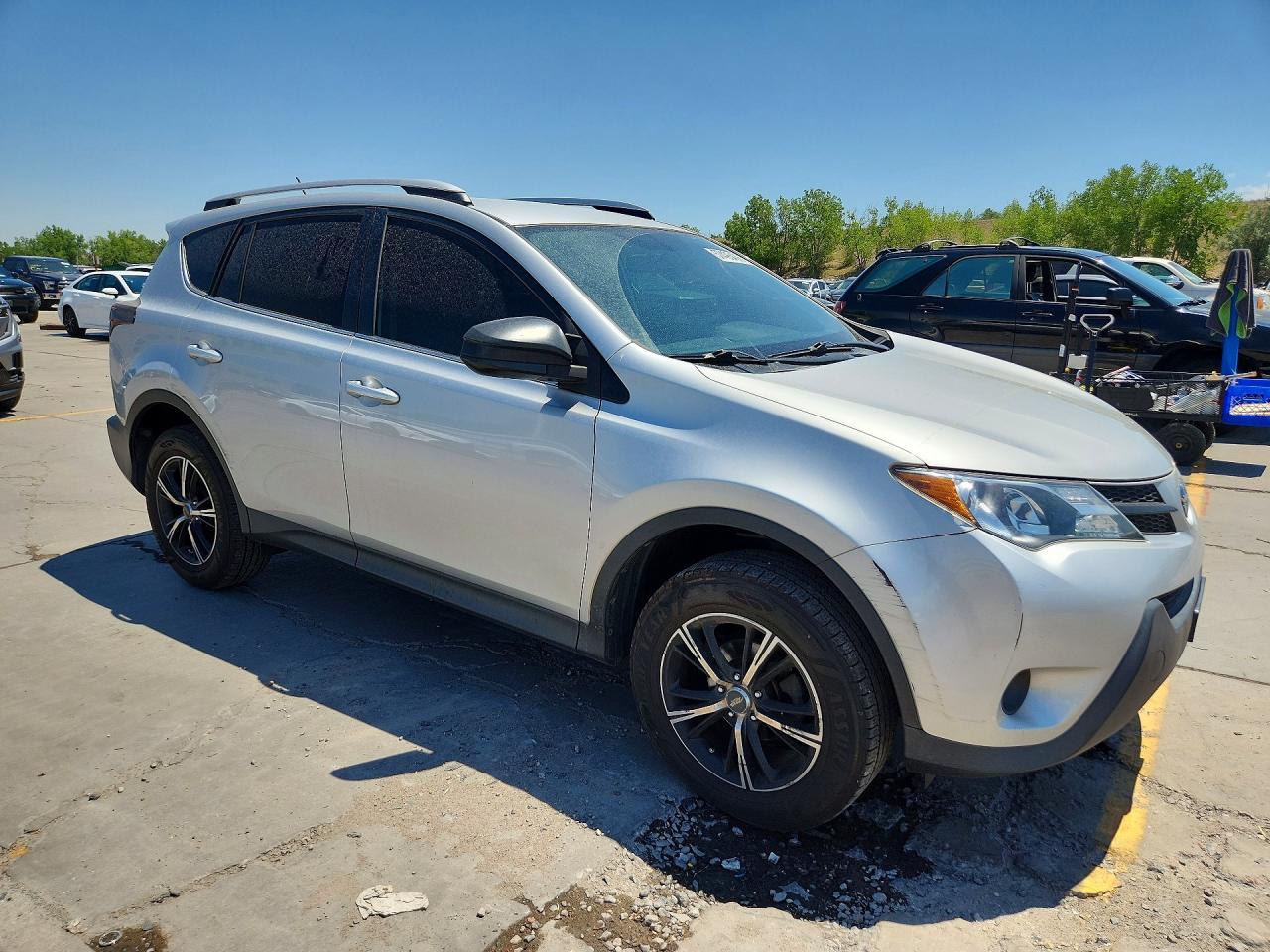 2014 Toyota Rav4 Le Silver vin: JTMZFREV4EJ019585