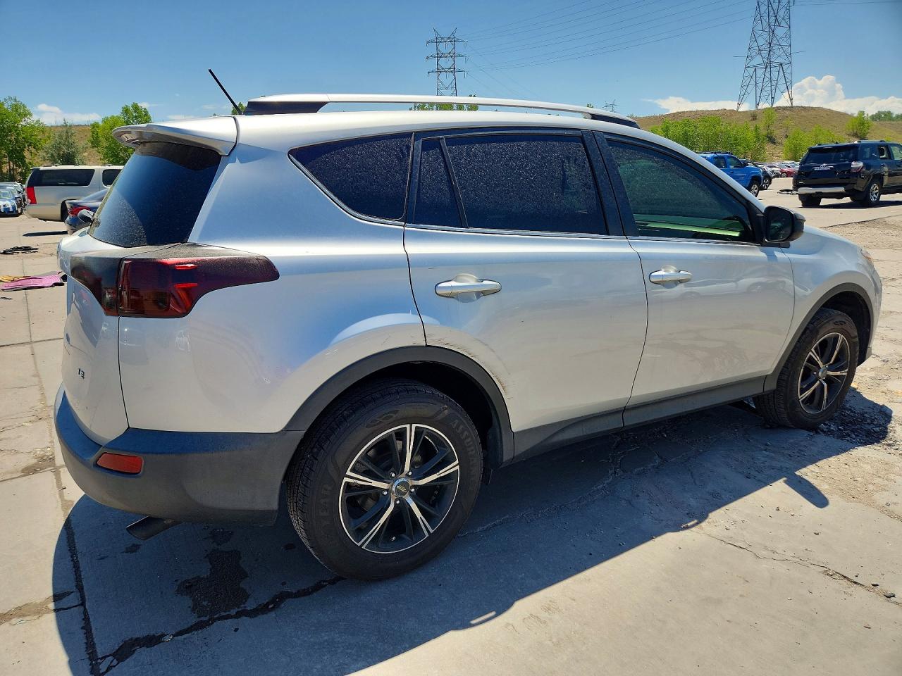 2014 Toyota Rav4 Le Silver vin: JTMZFREV4EJ019585