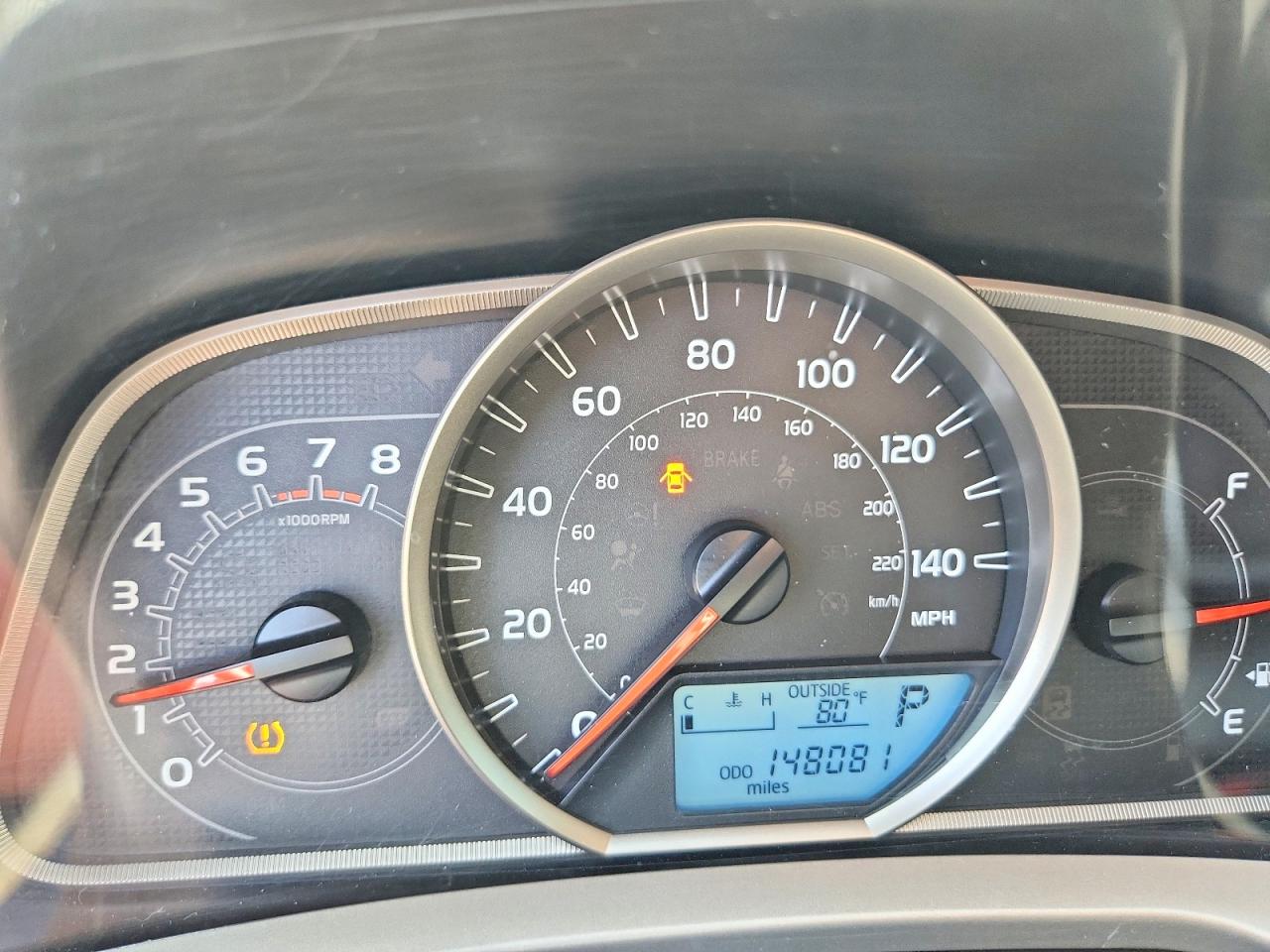 2014 Toyota Rav4 Le Silver vin: JTMZFREV4EJ019585