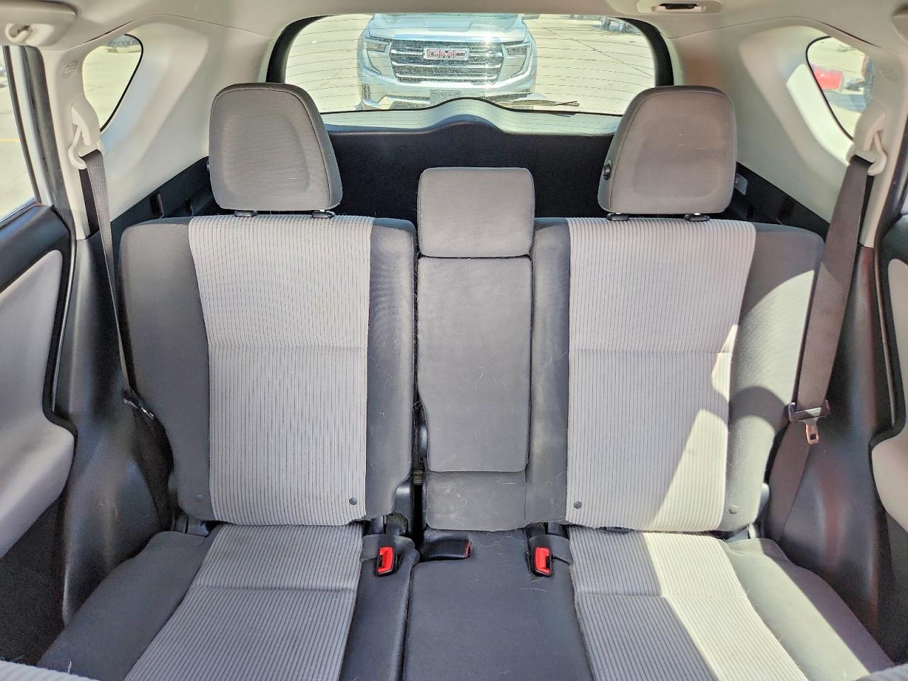 2014 Toyota Rav4 Le Silver vin: JTMZFREV4EJ019585