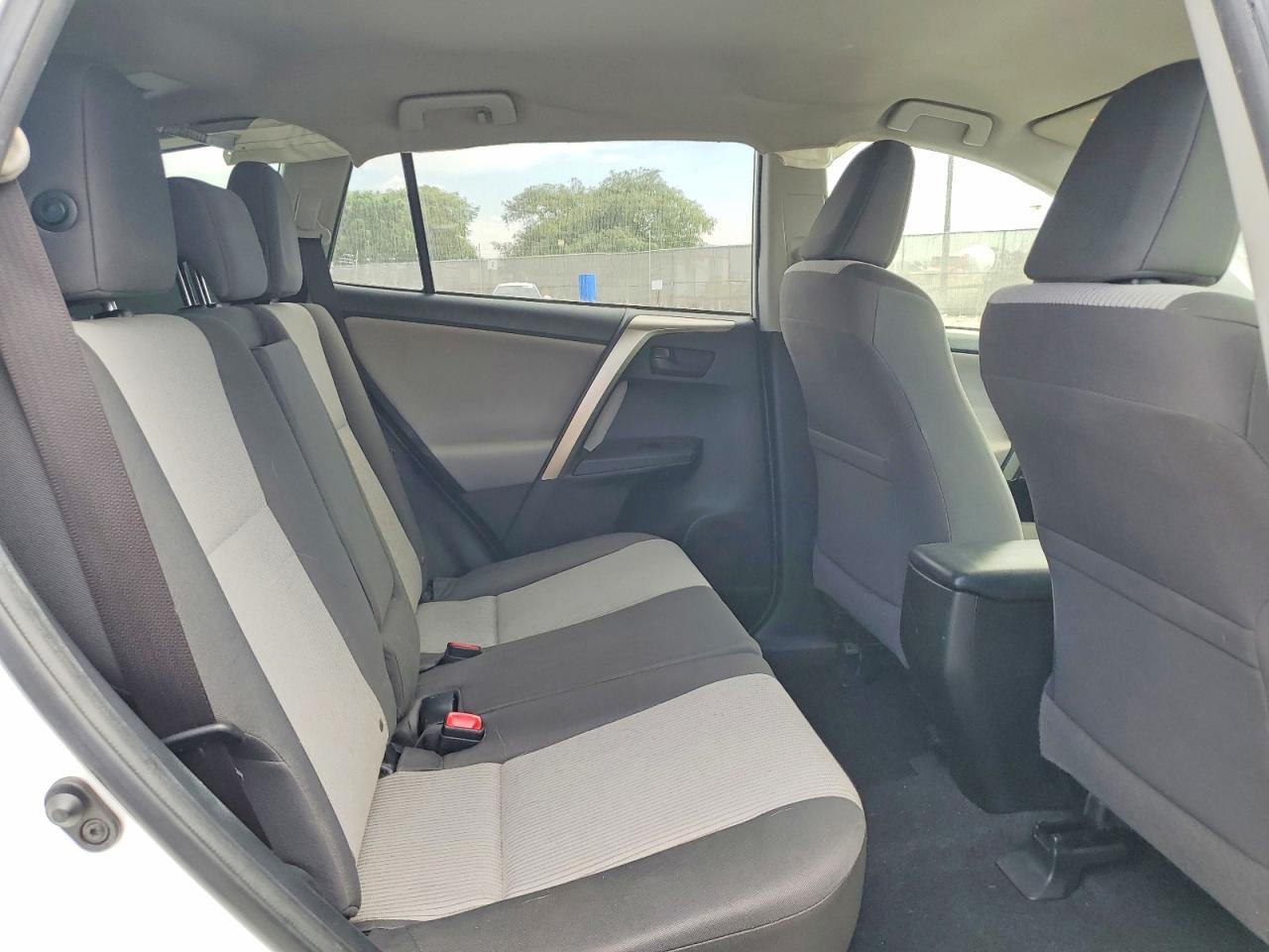 2015 Toyota Rav4 Le Белый vin: JTMZFREV4FD043000