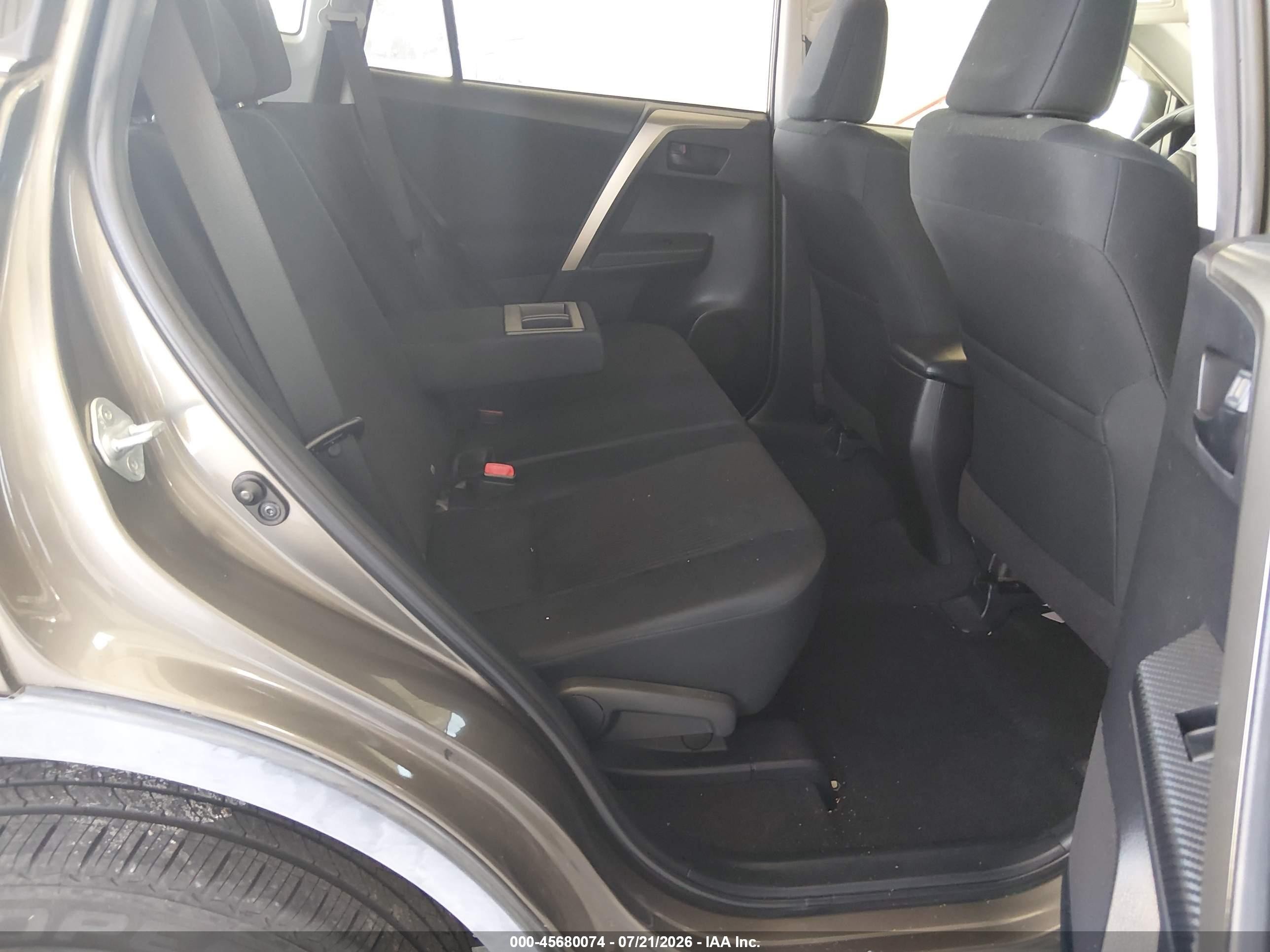 2015 Toyota Rav4 Le Beige vin: JTMZFREV4FD043658