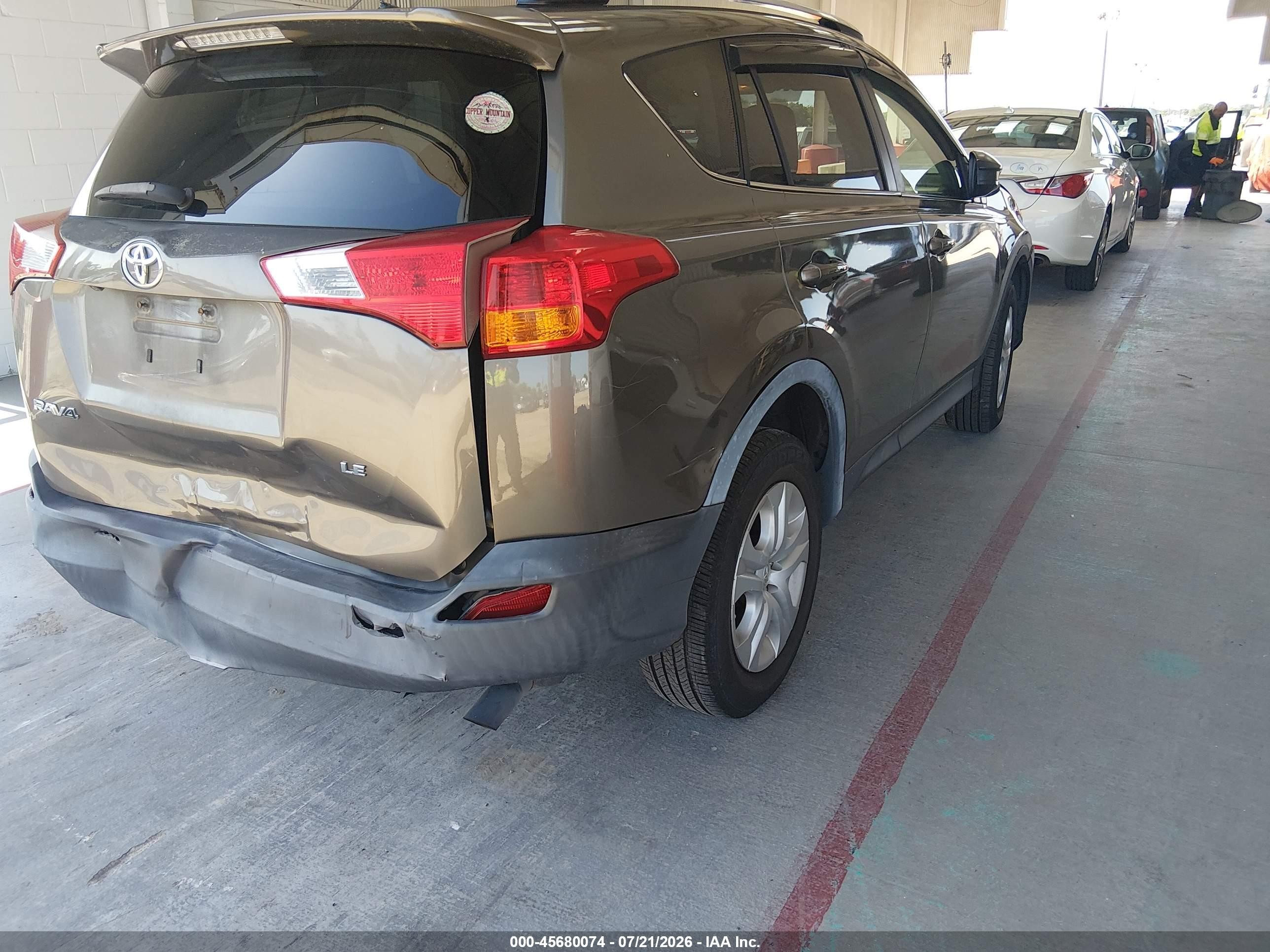 2015 Toyota Rav4 Le Beige vin: JTMZFREV4FD043658
