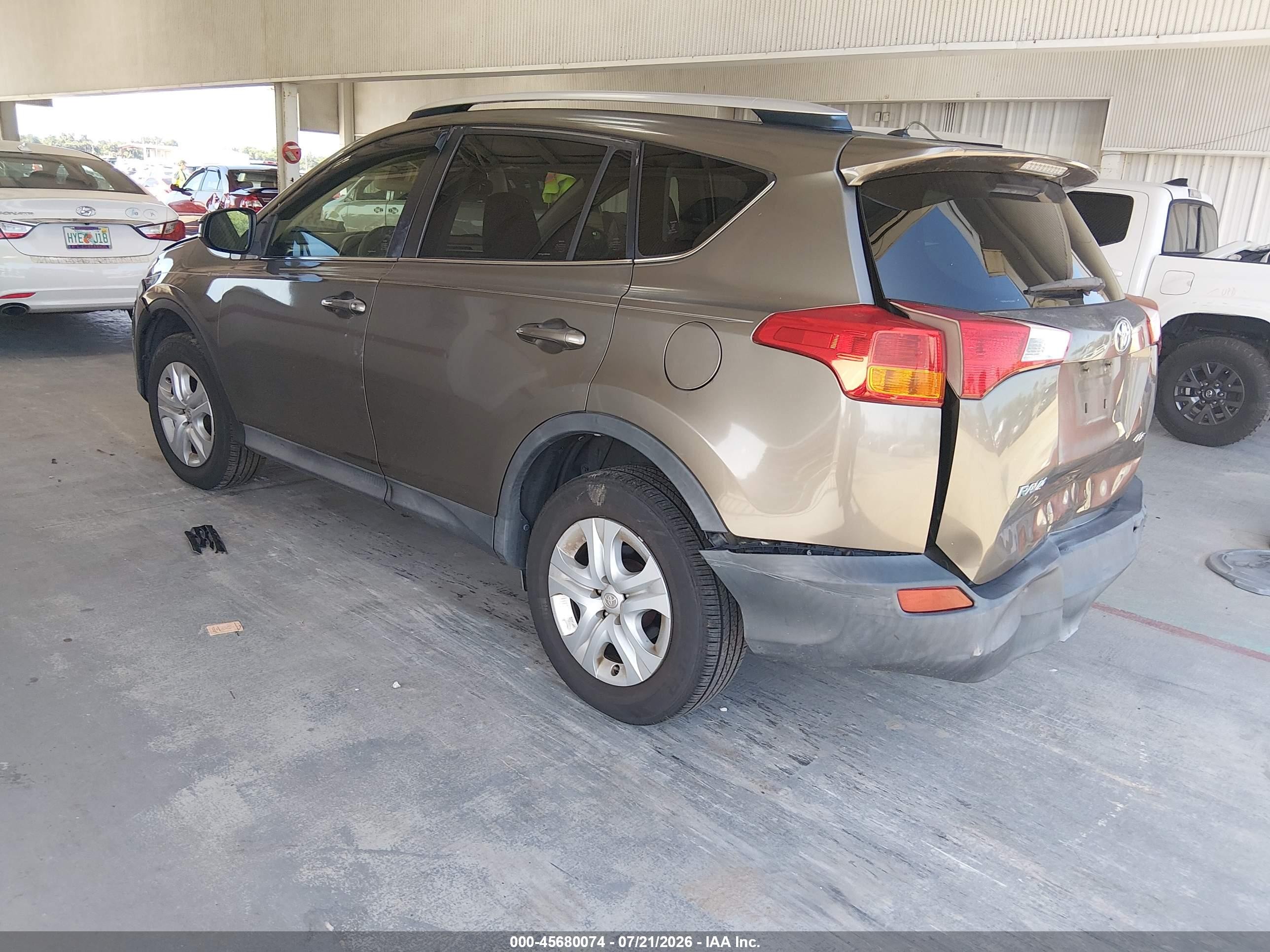 2015 Toyota Rav4 Le Beige vin: JTMZFREV4FD043658