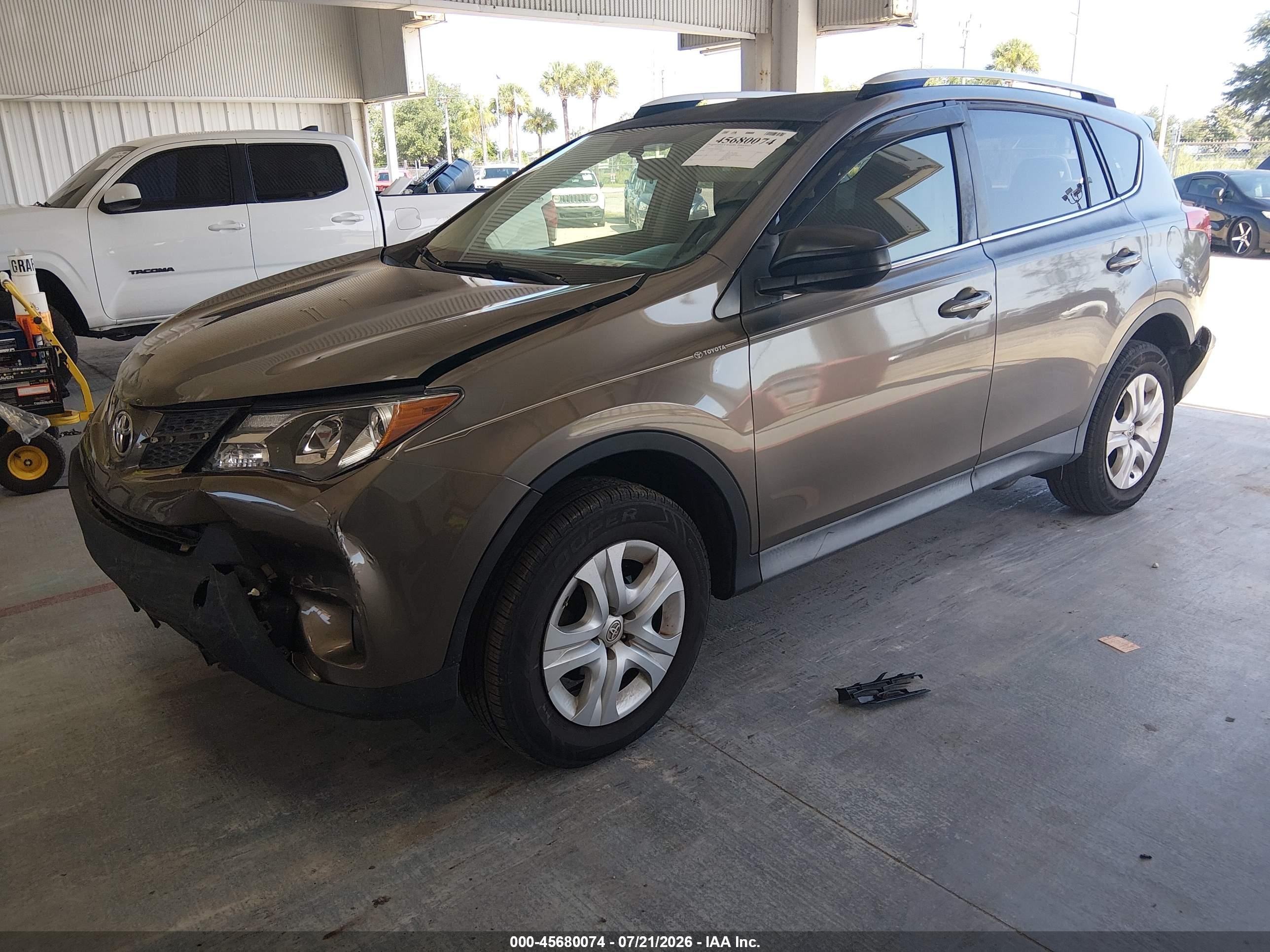 2015 Toyota Rav4 Le Beige vin: JTMZFREV4FD043658