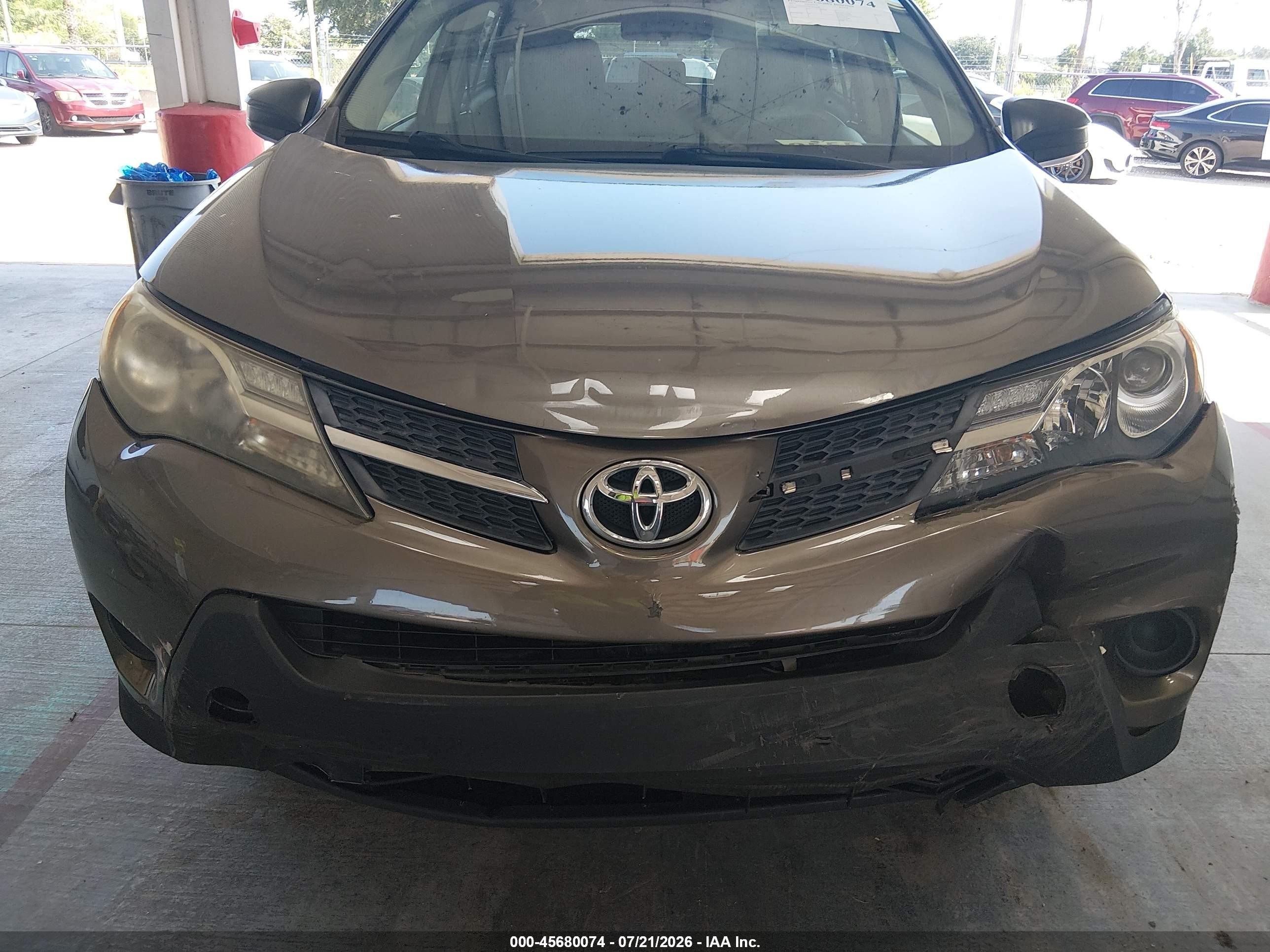 2015 Toyota Rav4 Le Beige vin: JTMZFREV4FD043658