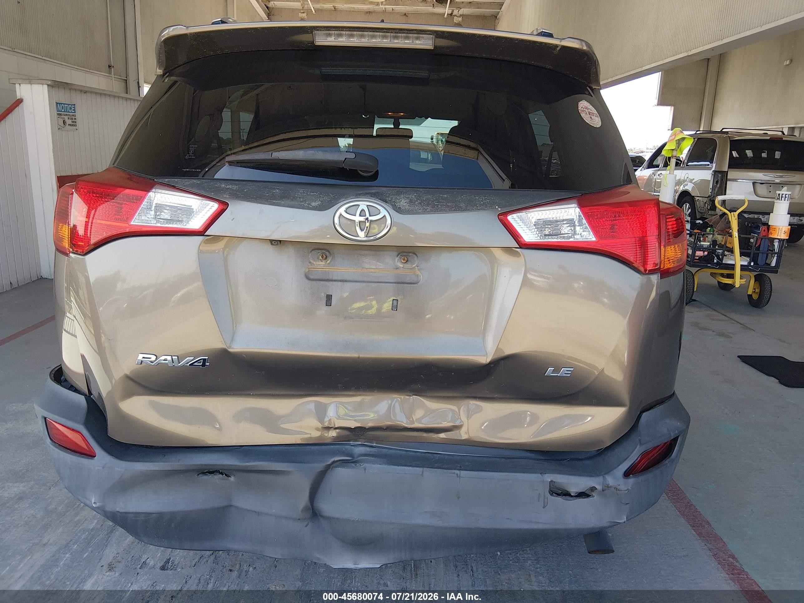 2015 Toyota Rav4 Le Beige vin: JTMZFREV4FD043658