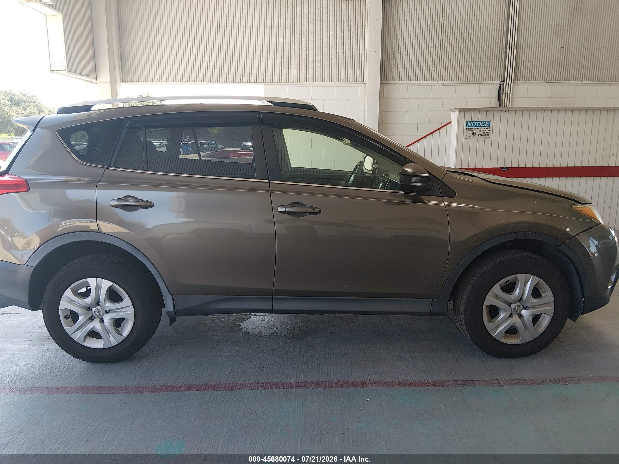 2015 Toyota Rav4 Le Beige vin: JTMZFREV4FD043658