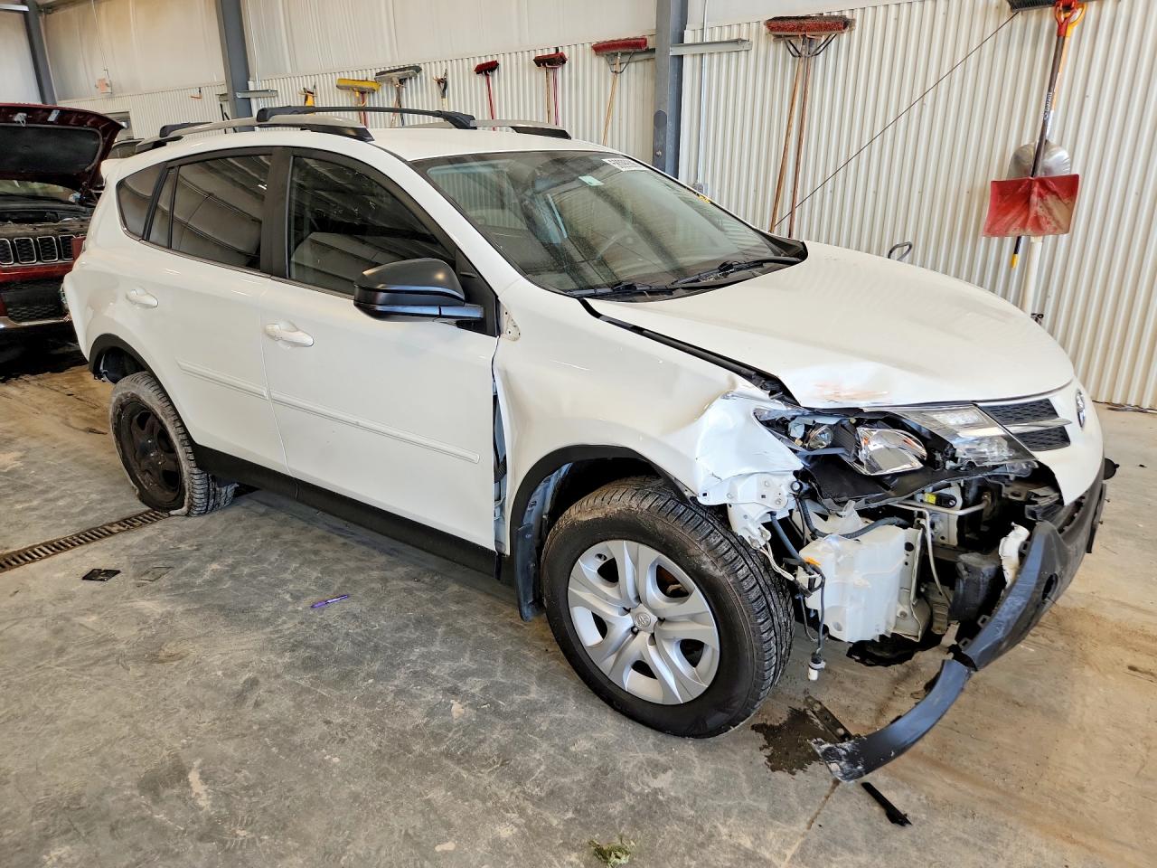 2015 Toyota Rav4 Le White vin: JTMZFREV4FD044745