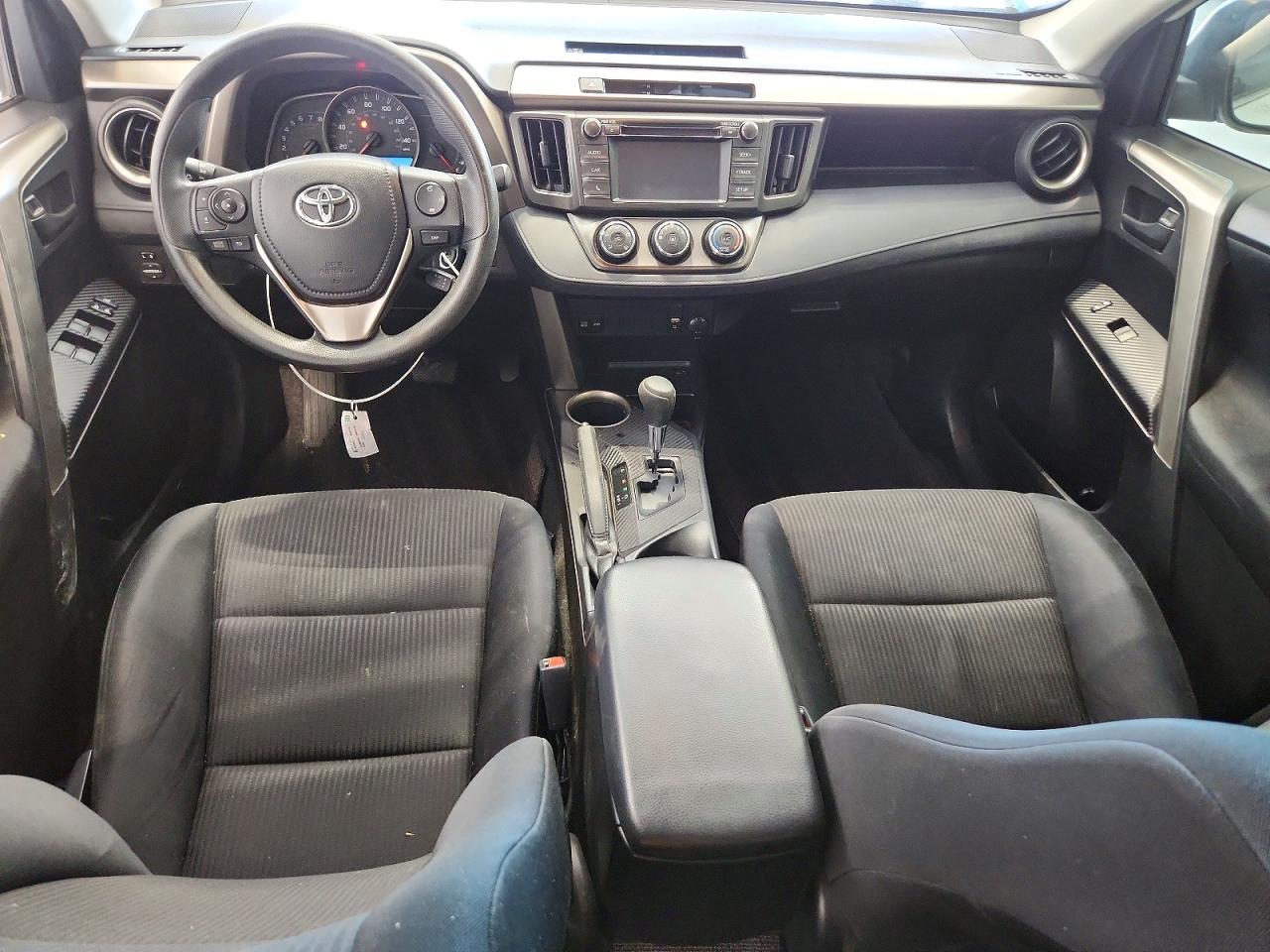 2015 Toyota Rav4 Le White vin: JTMZFREV4FD044745