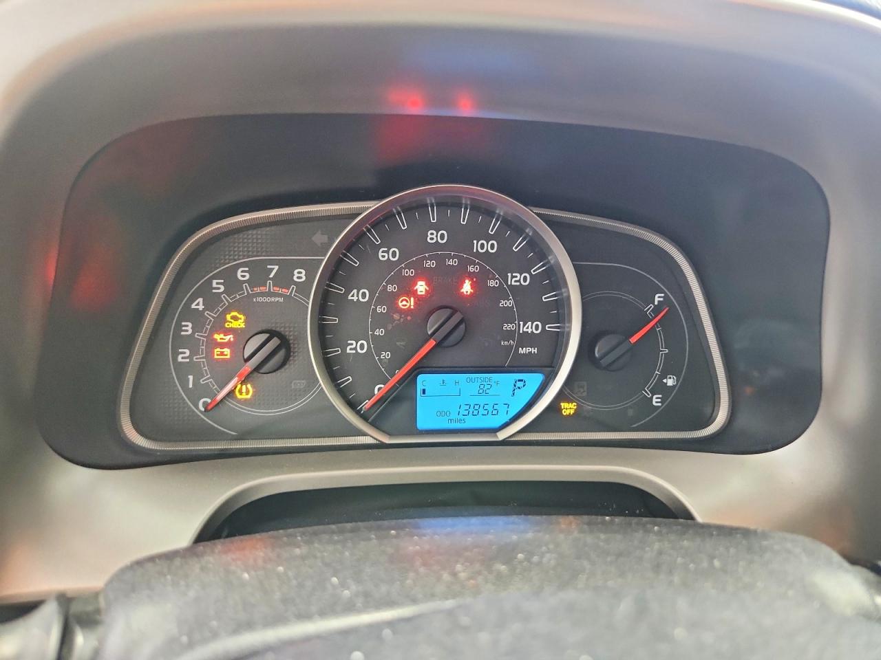 2015 Toyota Rav4 Le White vin: JTMZFREV4FD044745