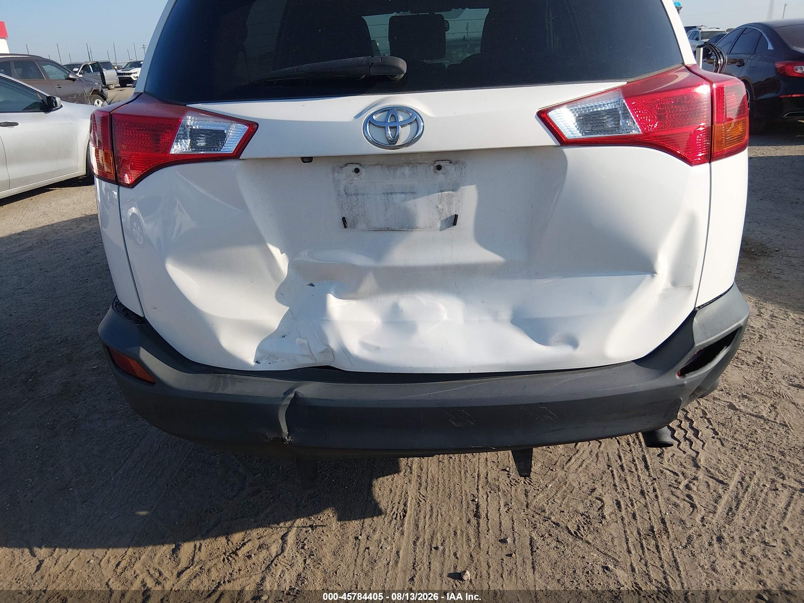2015 Toyota Rav4 Le White vin: JTMZFREV4FJ031706