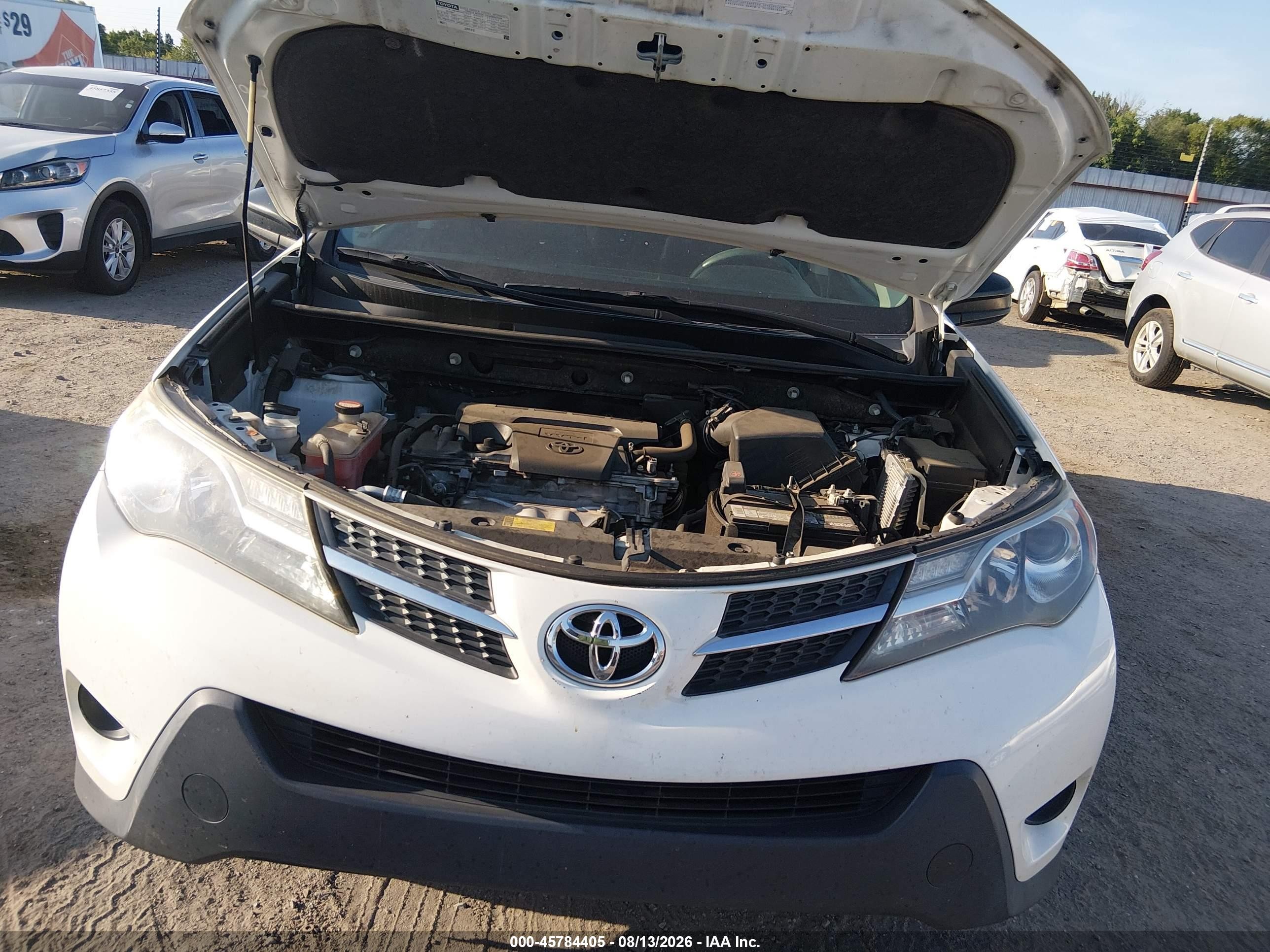 2015 Toyota Rav4 Le White vin: JTMZFREV4FJ031706
