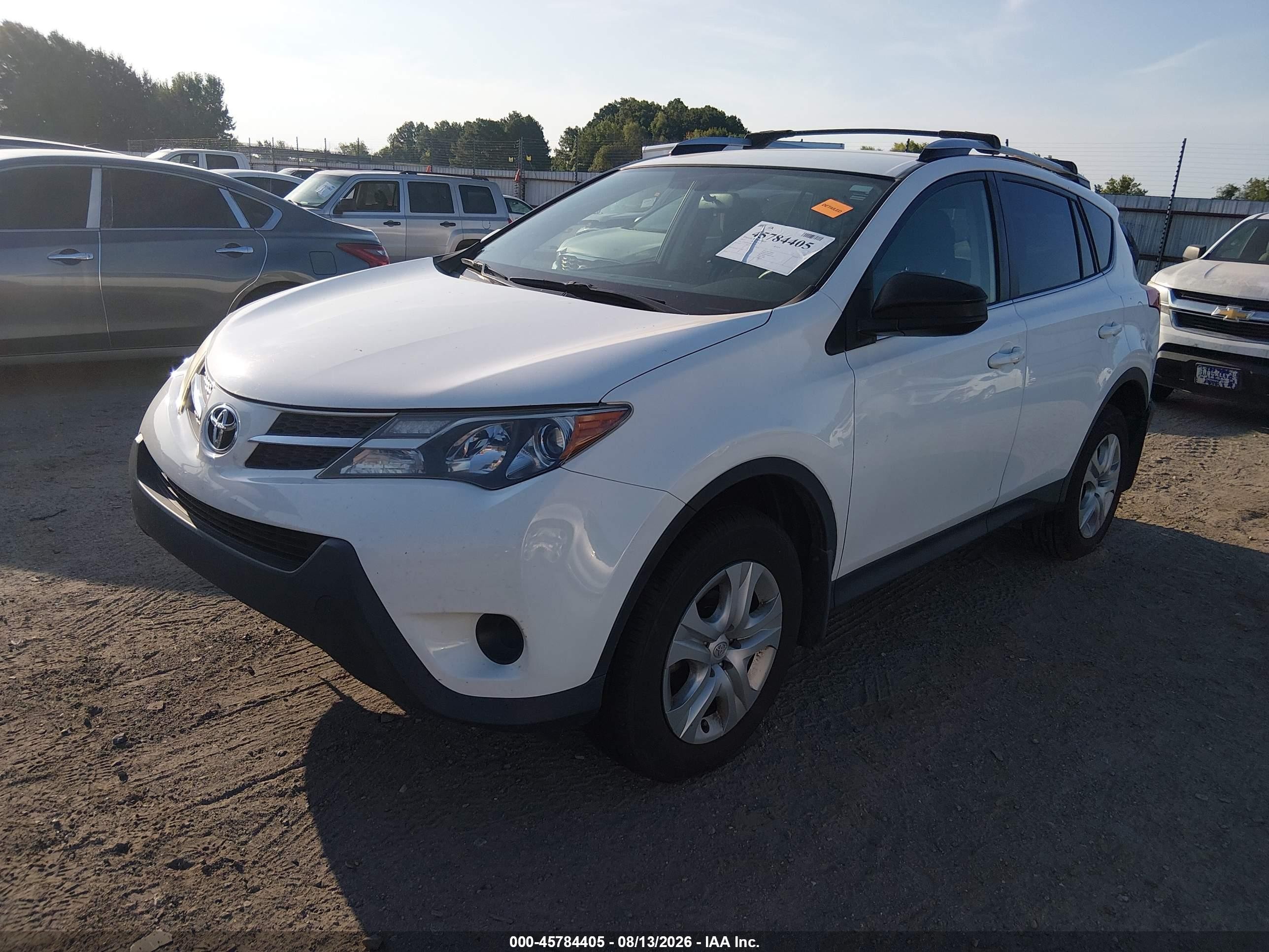 2015 Toyota Rav4 Le White vin: JTMZFREV4FJ031706
