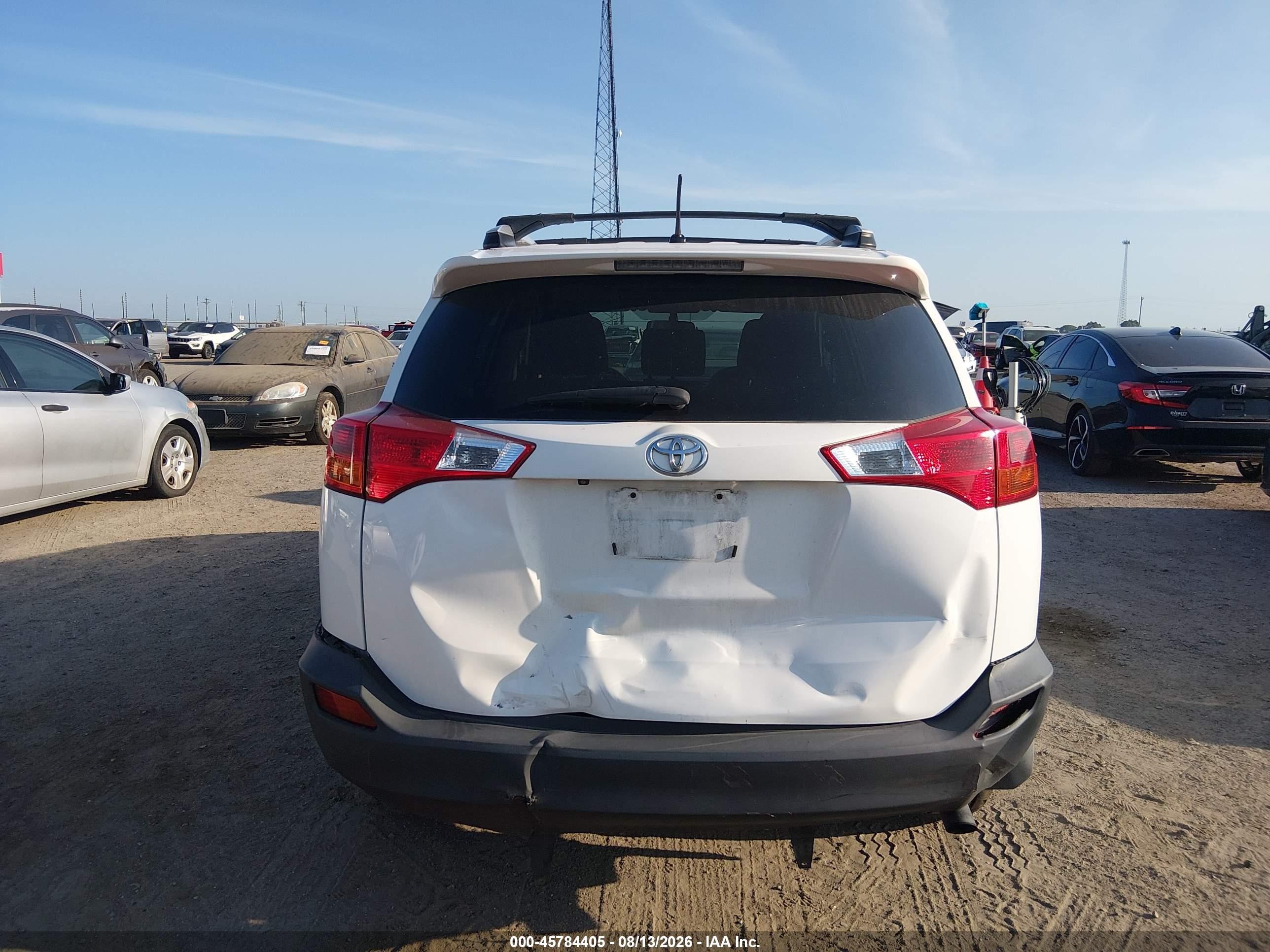 2015 Toyota Rav4 Le White vin: JTMZFREV4FJ031706