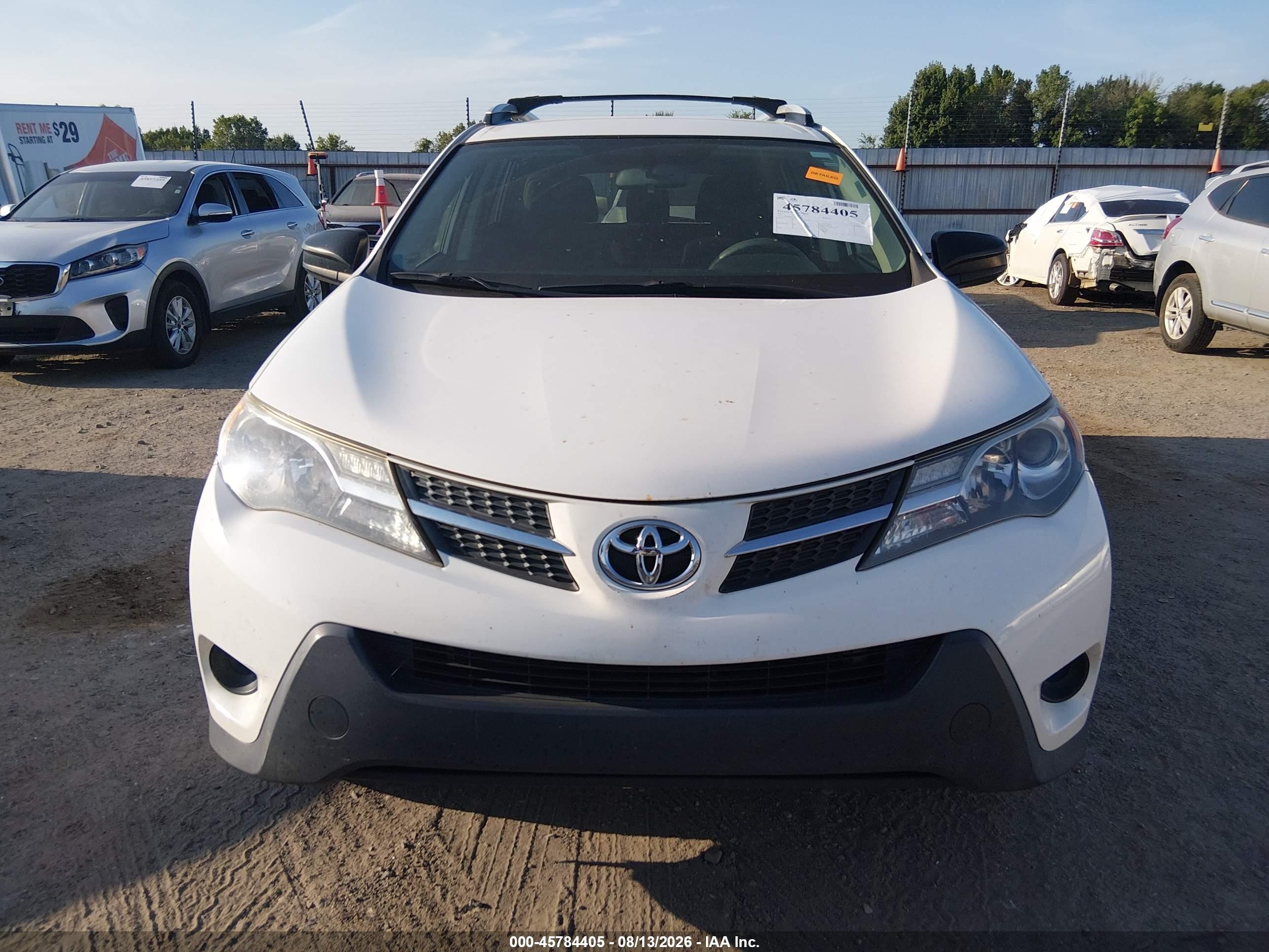 2015 Toyota Rav4 Le White vin: JTMZFREV4FJ031706