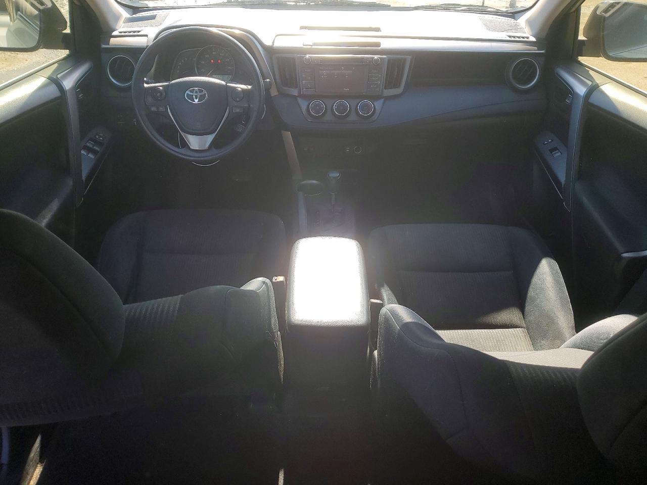 2015 Toyota Rav4 Le Silver vin: JTMZFREV4FJ033987