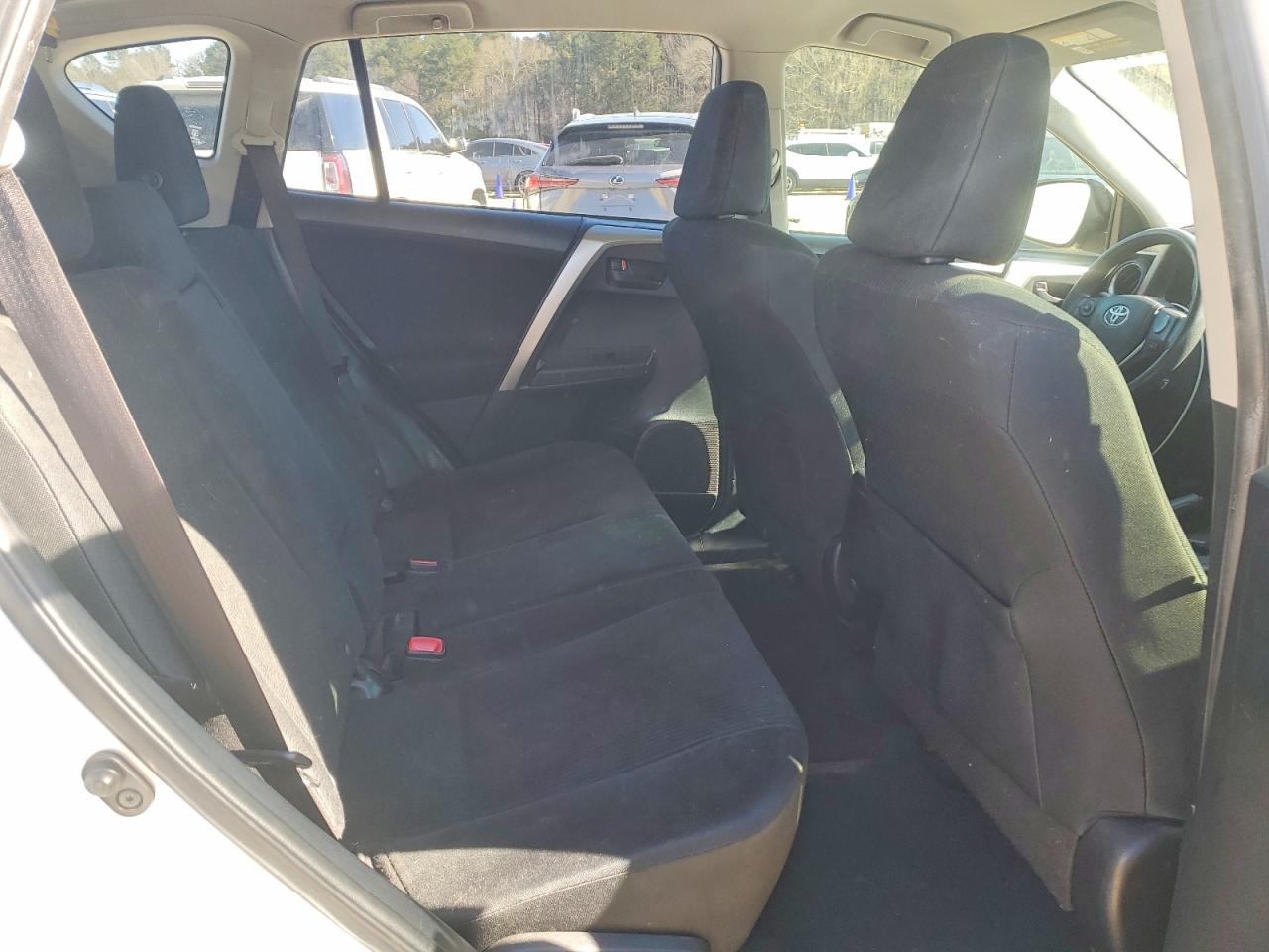 2015 Toyota Rav4 Le Silver vin: JTMZFREV4FJ033987