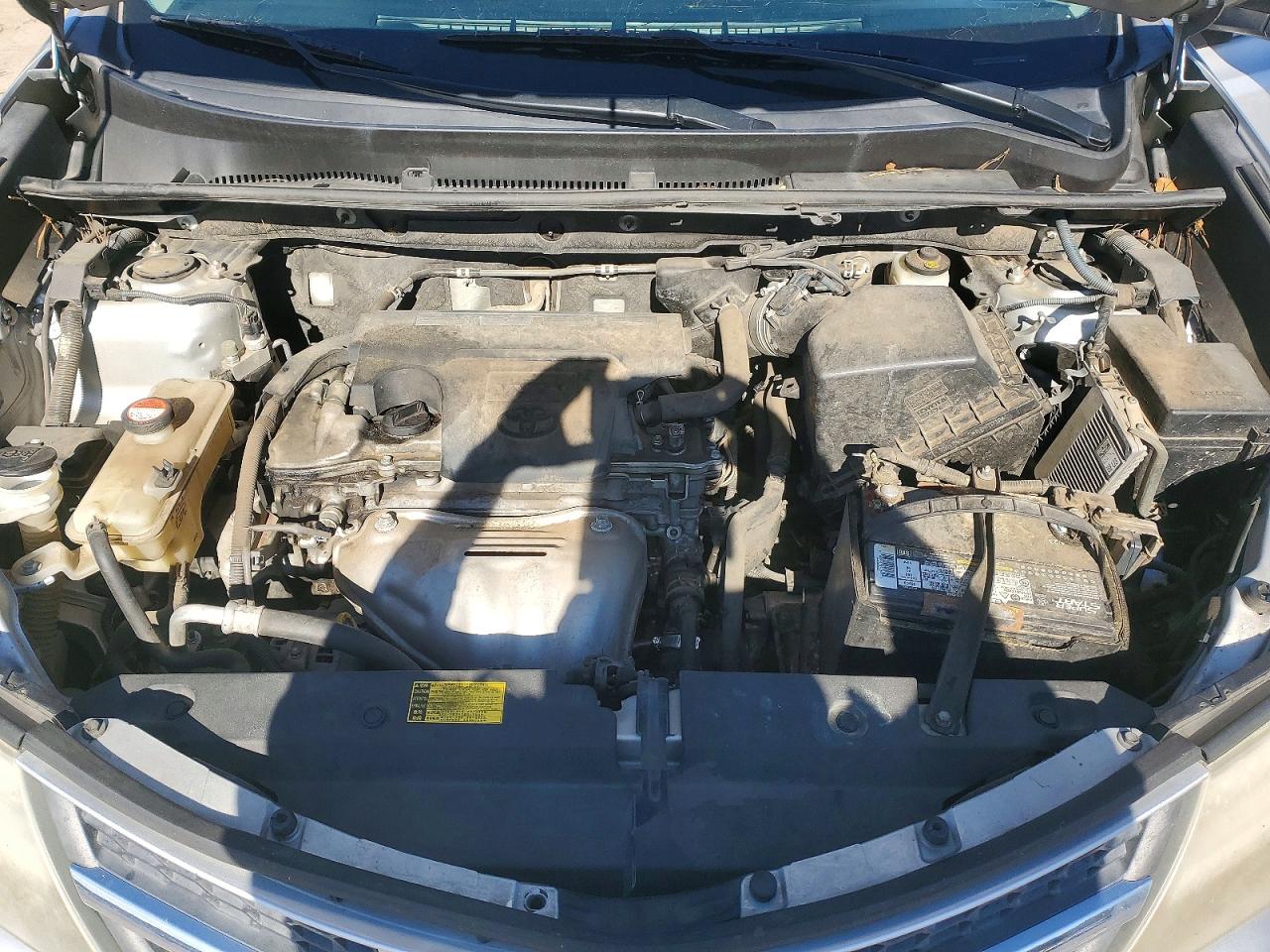 2015 Toyota Rav4 Le Silver vin: JTMZFREV4FJ033987