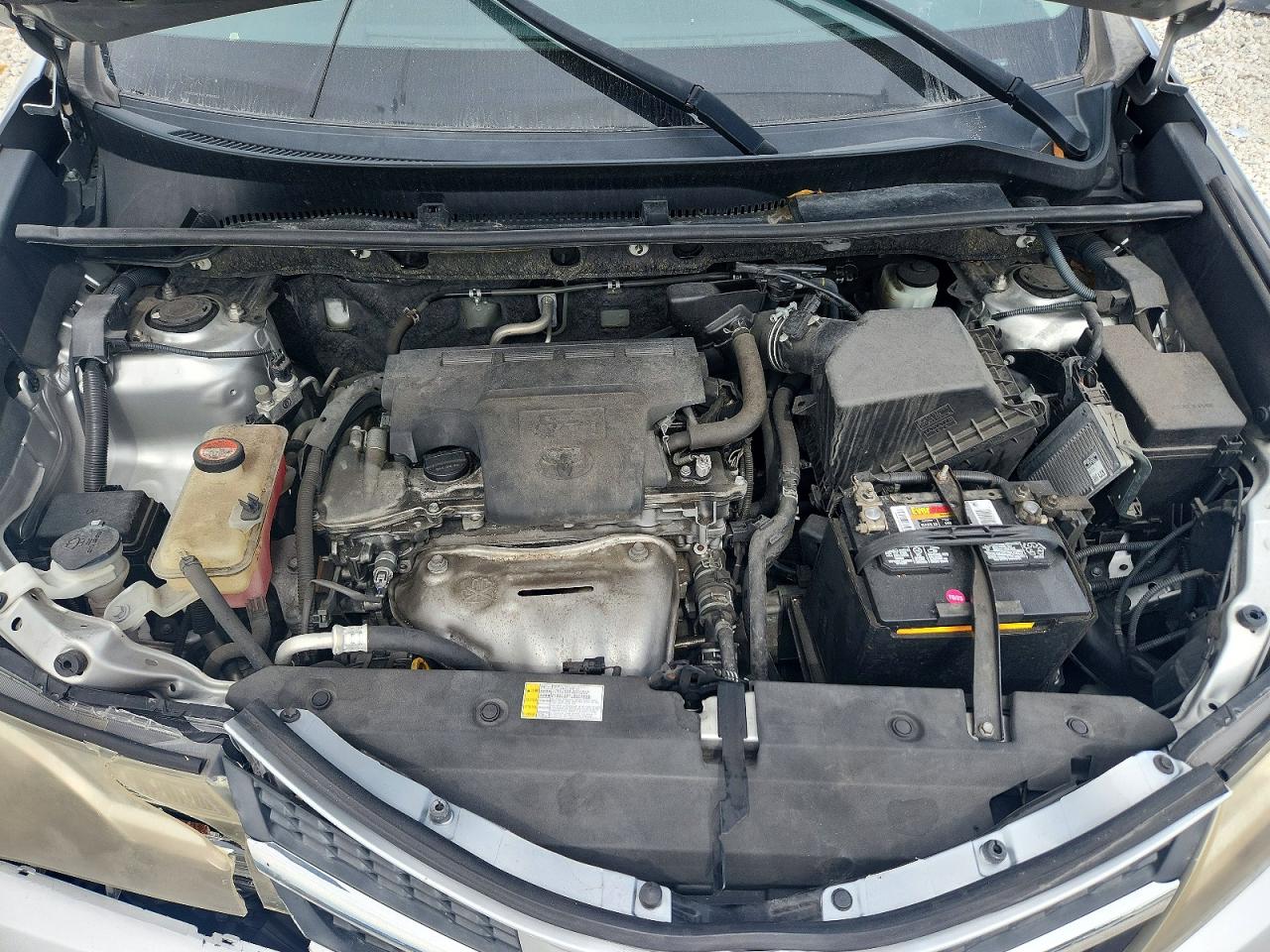 2015 Toyota Rav4 Le Silver vin: JTMZFREV4FJ054502