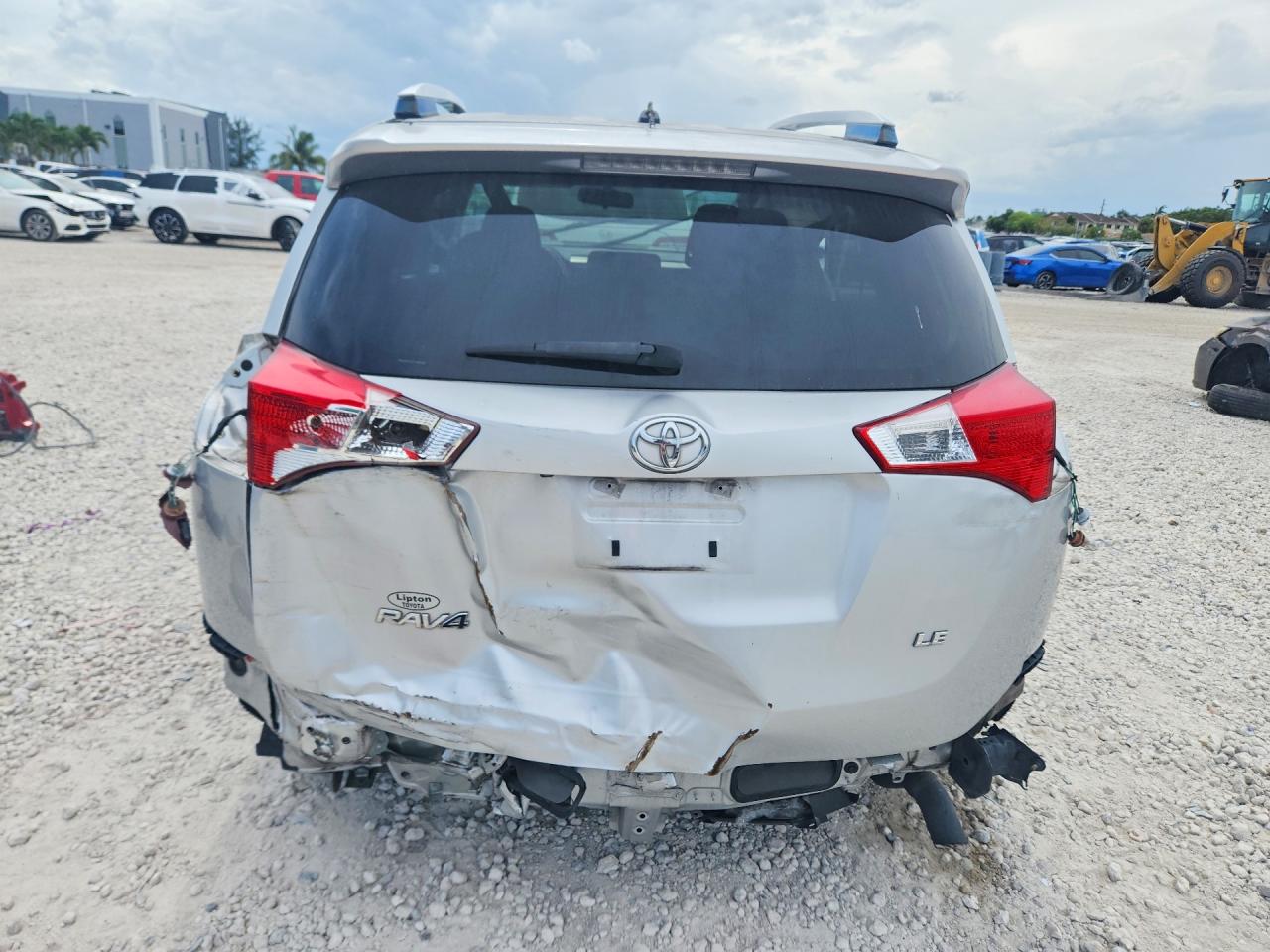 2015 Toyota Rav4 Le Silver vin: JTMZFREV4FJ054502