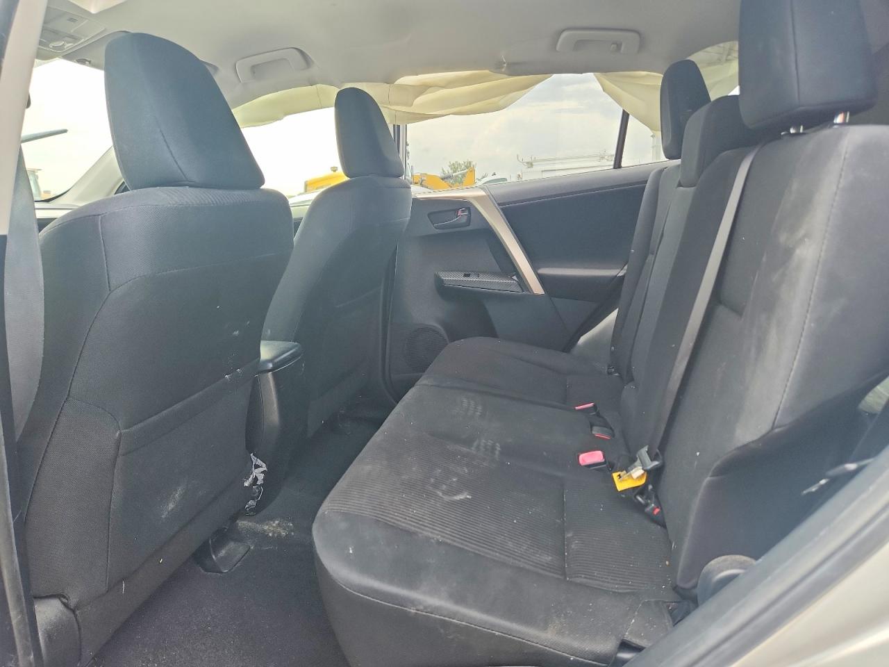2015 Toyota Rav4 Le Silver vin: JTMZFREV4FJ054502