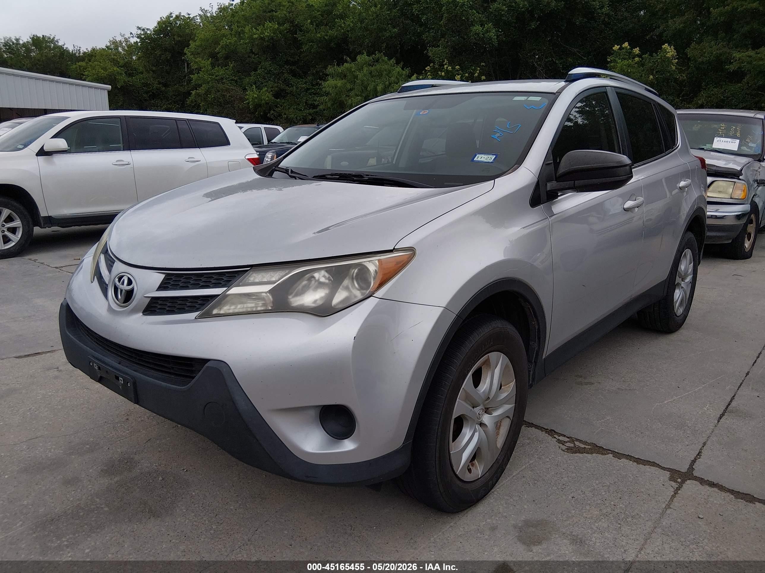 2015 Toyota Rav4 Le Silver vin: JTMZFREV4FJ057755