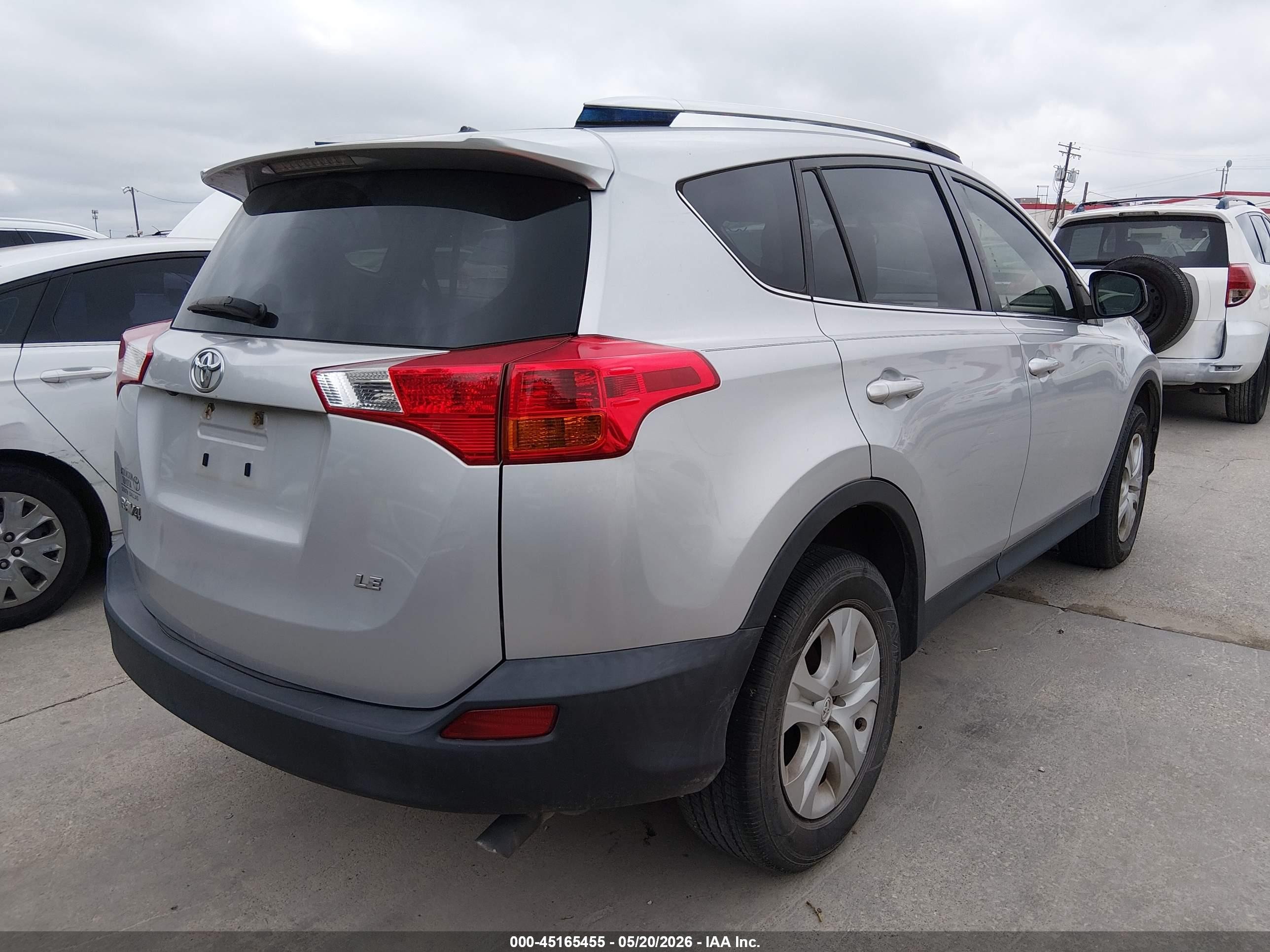 2015 Toyota Rav4 Le Silver vin: JTMZFREV4FJ057755