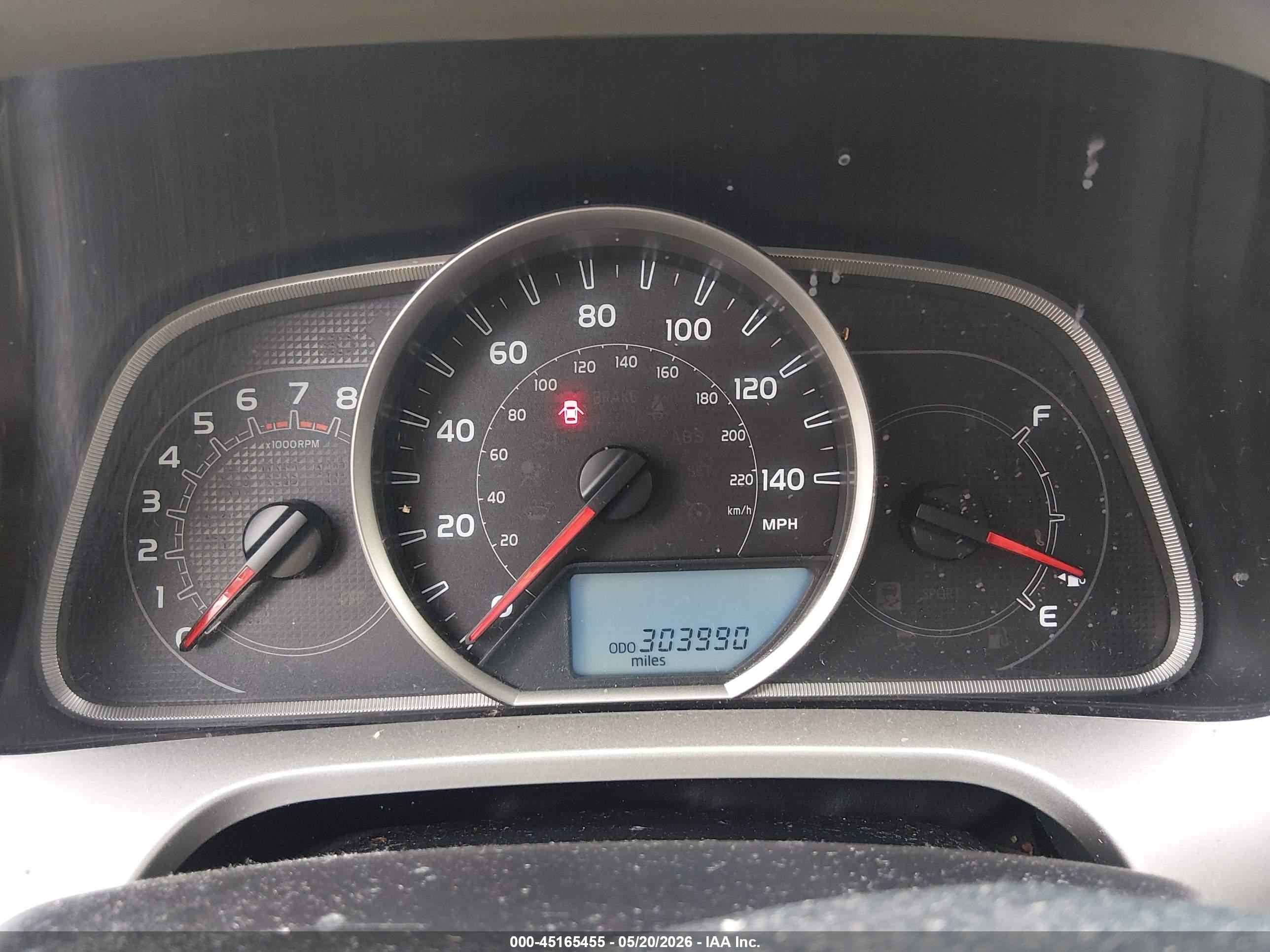 2015 Toyota Rav4 Le Silver vin: JTMZFREV4FJ057755